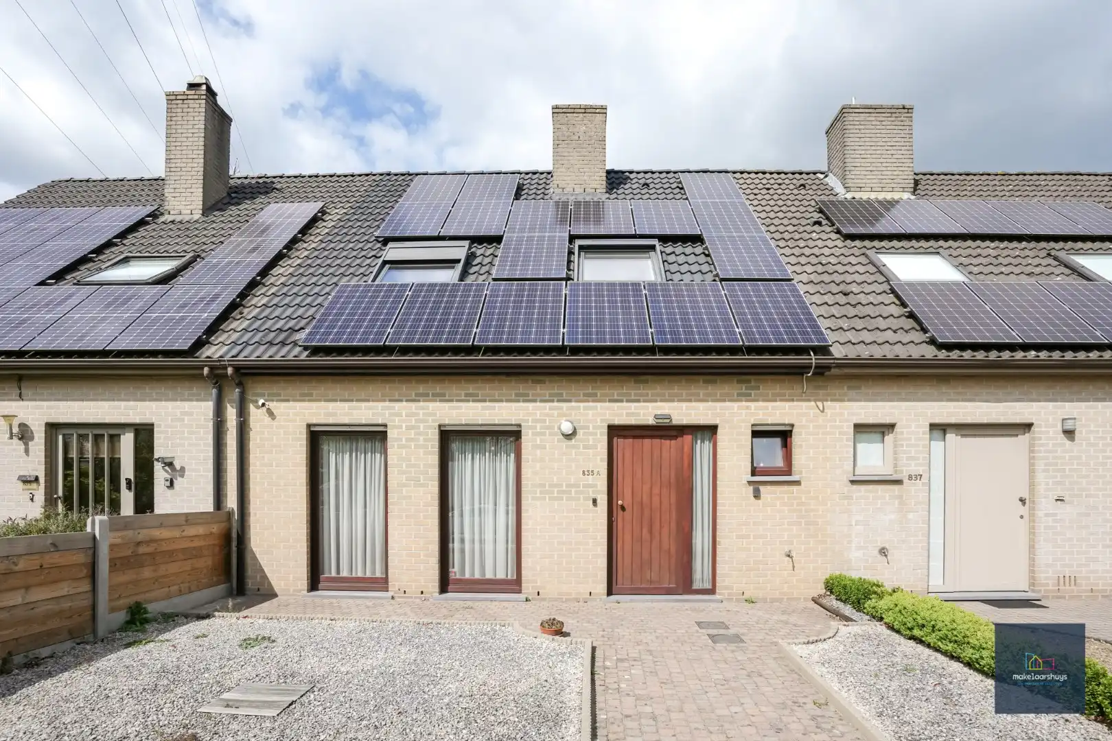 Verzorgde woning in rij met tuin en dubbele garage foto 2