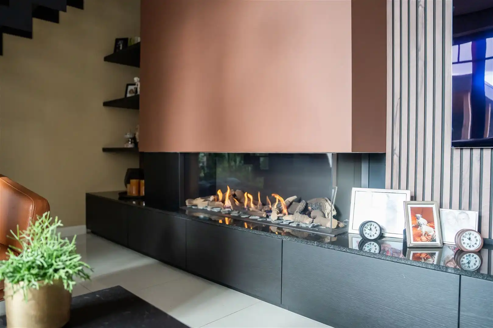 Prachtige woning met tuin en zwembad. foto 9