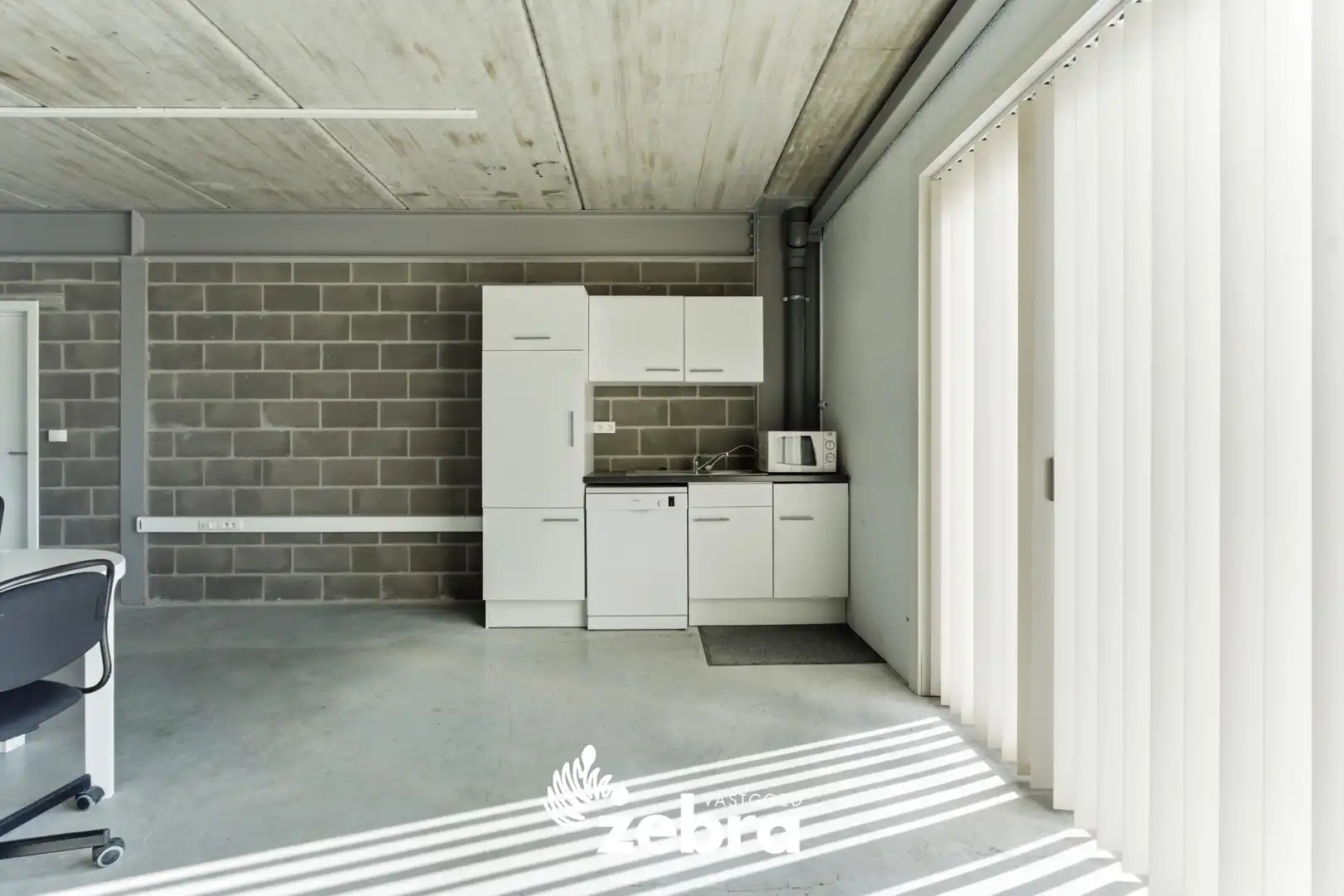 Recent bedrijfsgebouw op gunstige ligging te Roeselare! foto 20