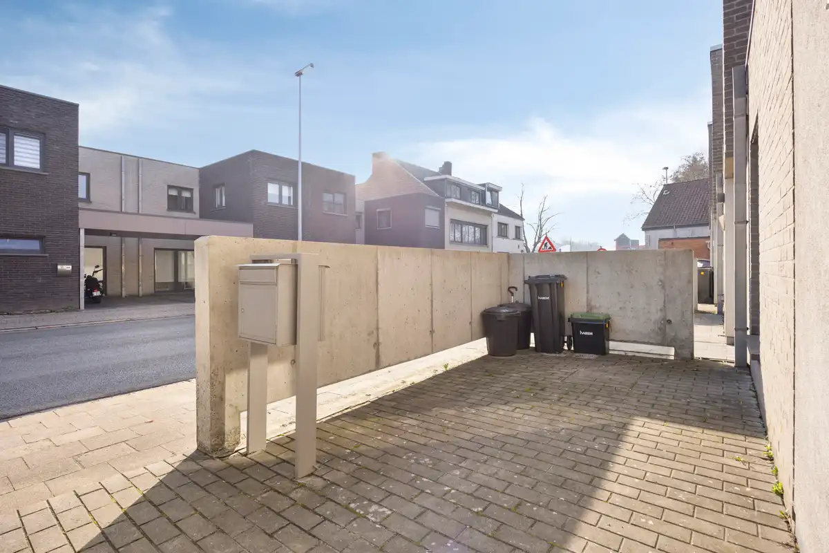 Trendy woning met dubbele garage foto 24