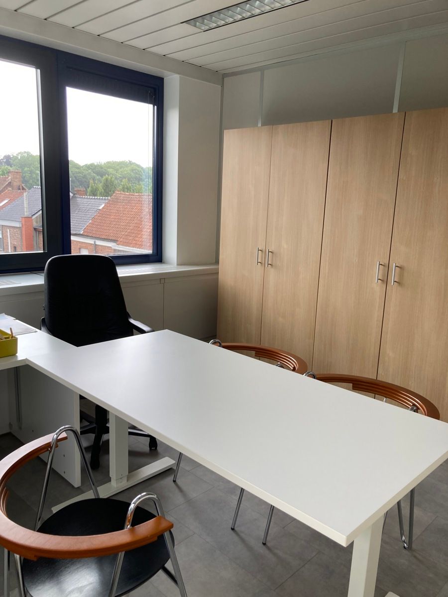 Ruime kantoorruimte te huur op toplocatie tussen Kortrijk centrum en ’t Hoge foto 3