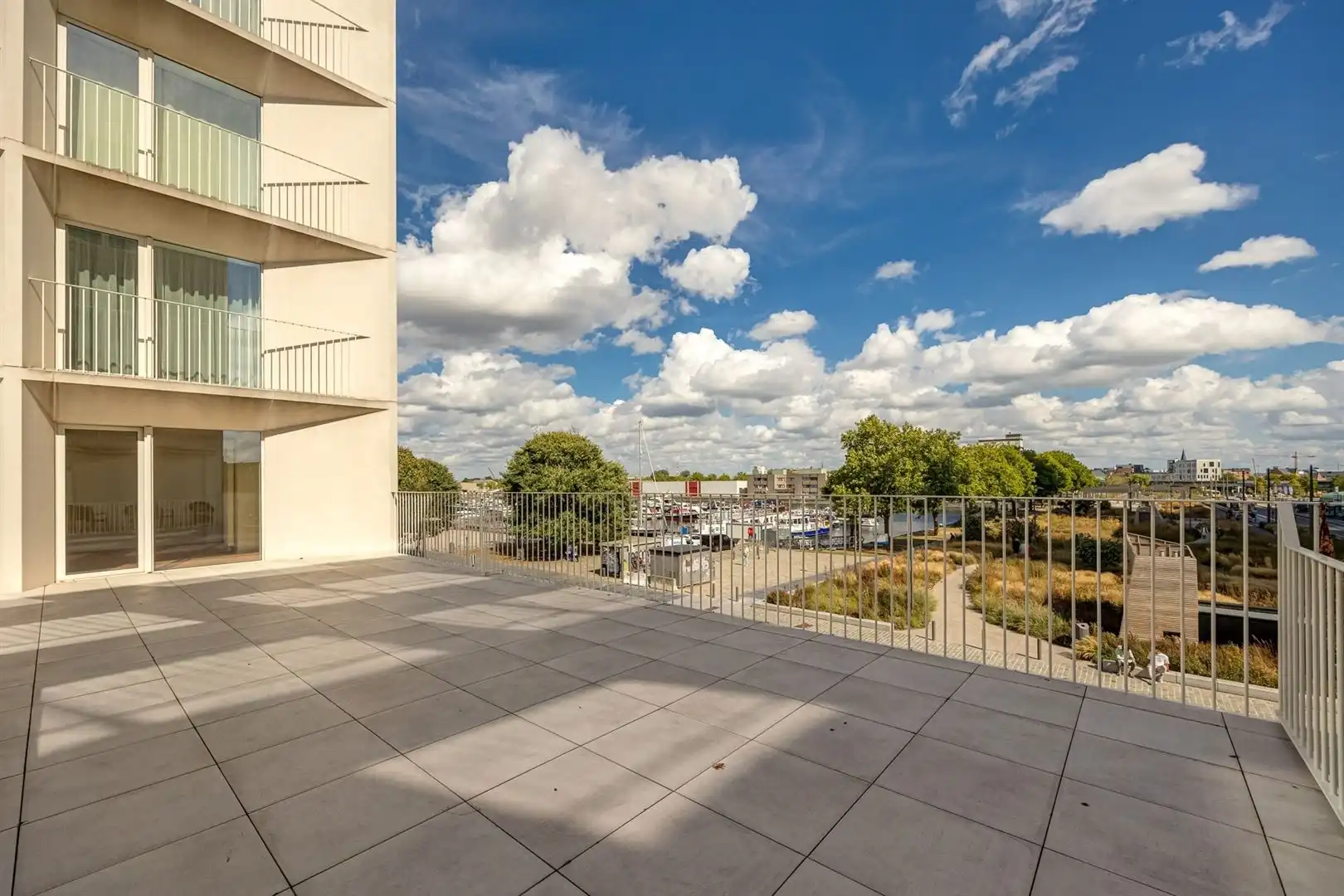 Cadixapp met groot terras foto 8