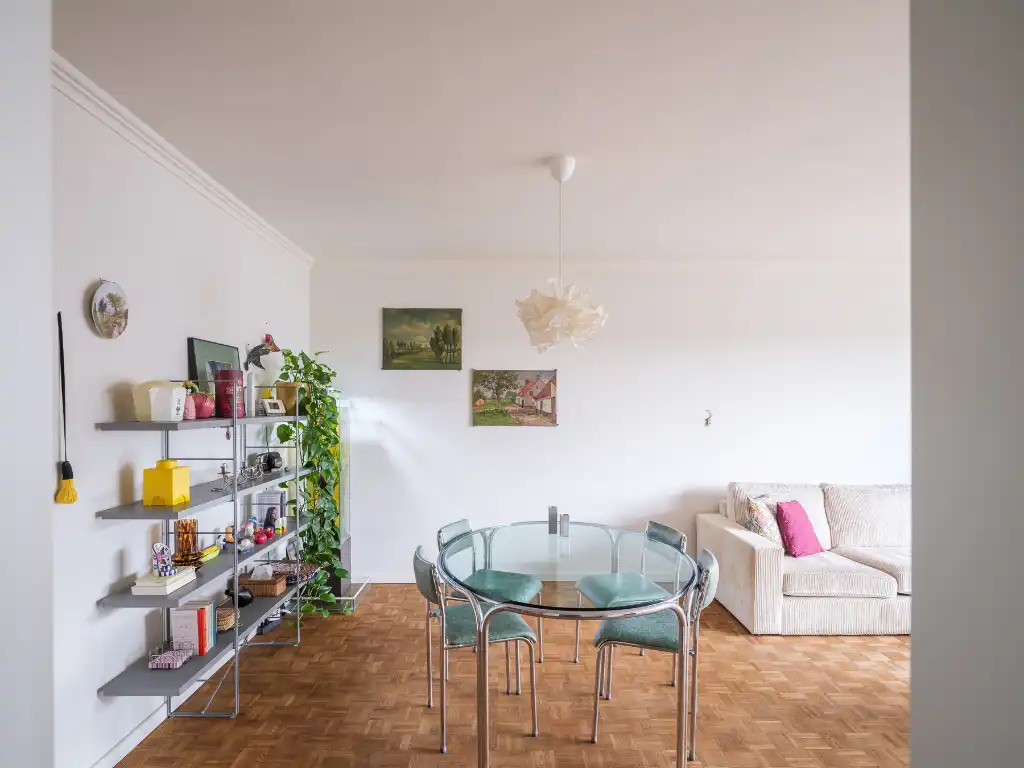 Vintage sixties 2-slaapkamerappartement met terras in Ledeberg, waar sfeer en esthetiek mooi bewaard zijn gebleven. foto 3