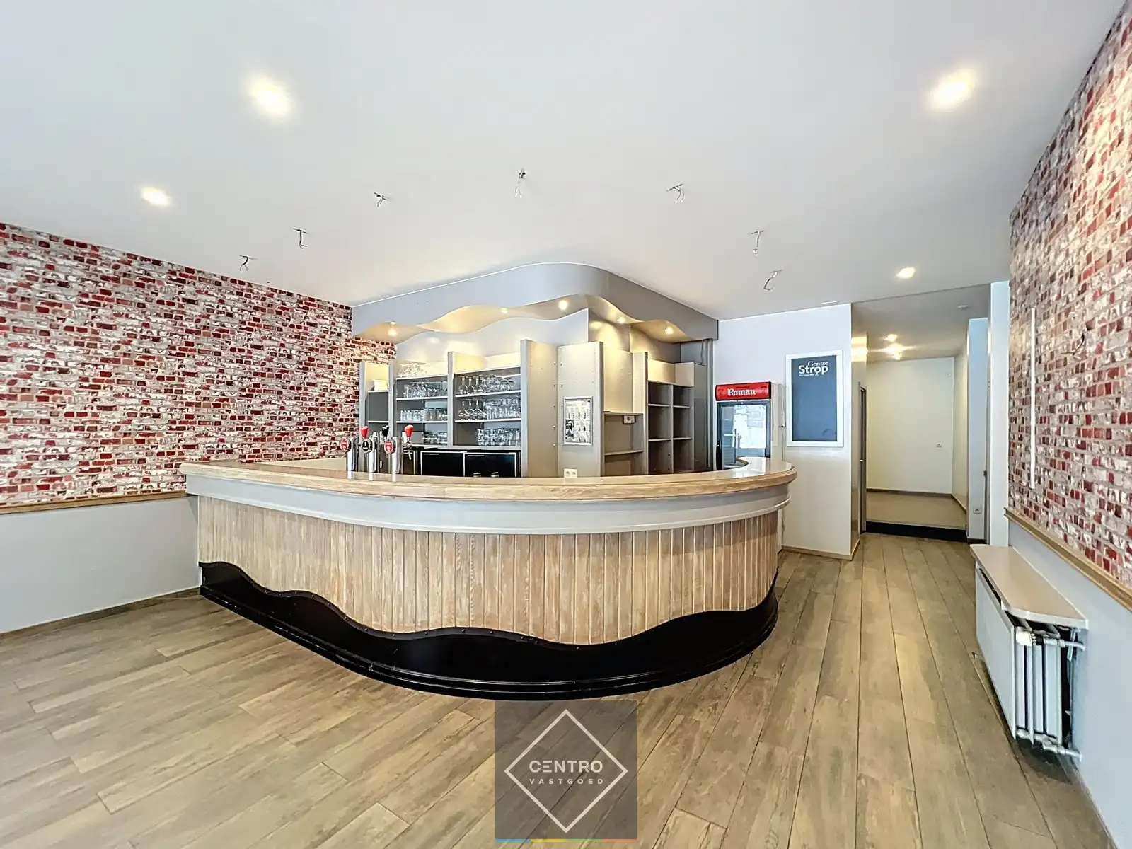 Ruim instapklaar handelspand met te renoveren woning (vroeger café Comodo en ook café Mozart) op de Grote Markt (Izegem) ! foto 4