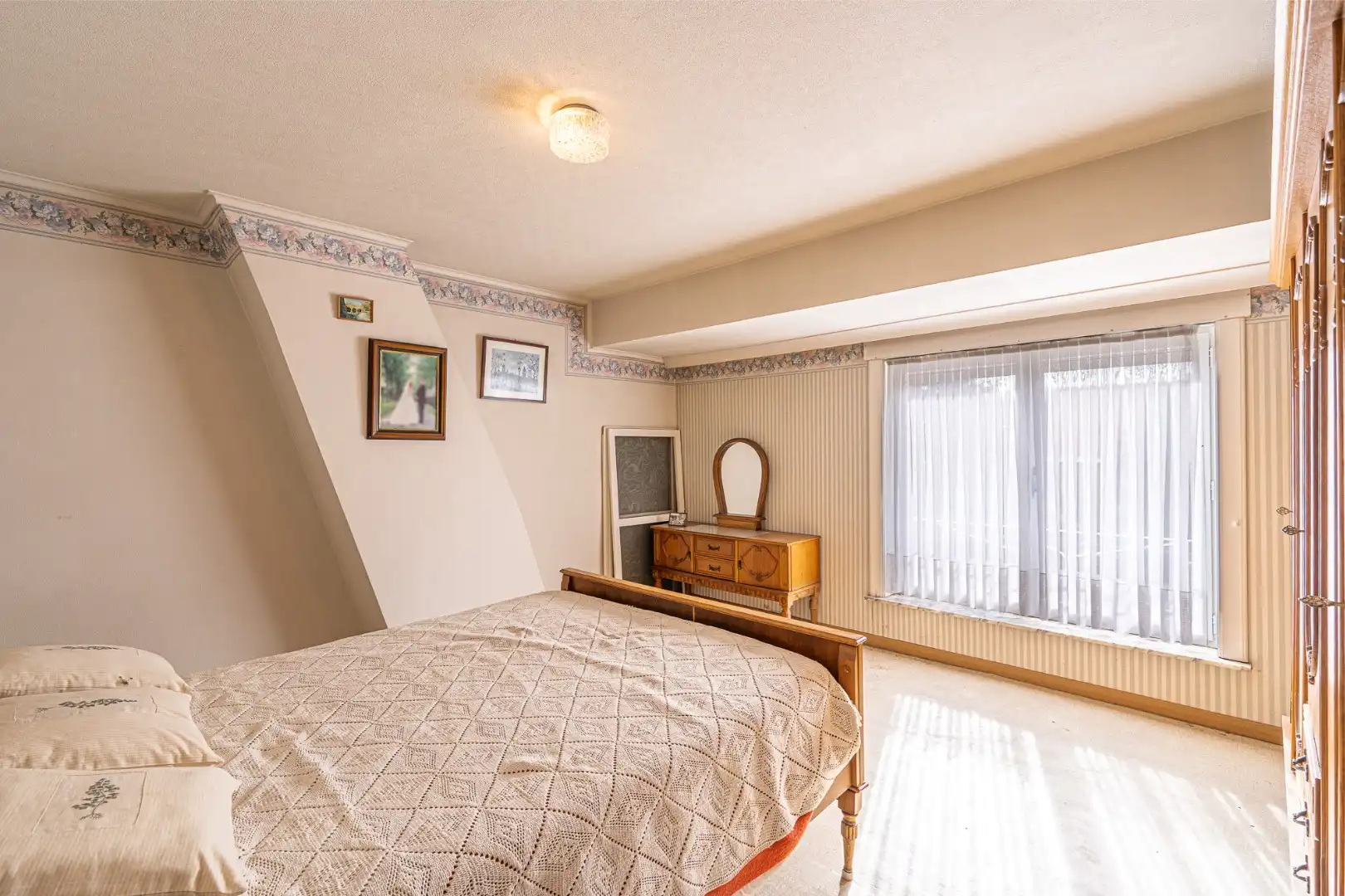 Ruime woning met 4 slaapkamers en dubbele garage op een landelijke ligging in Dadizele foto 13