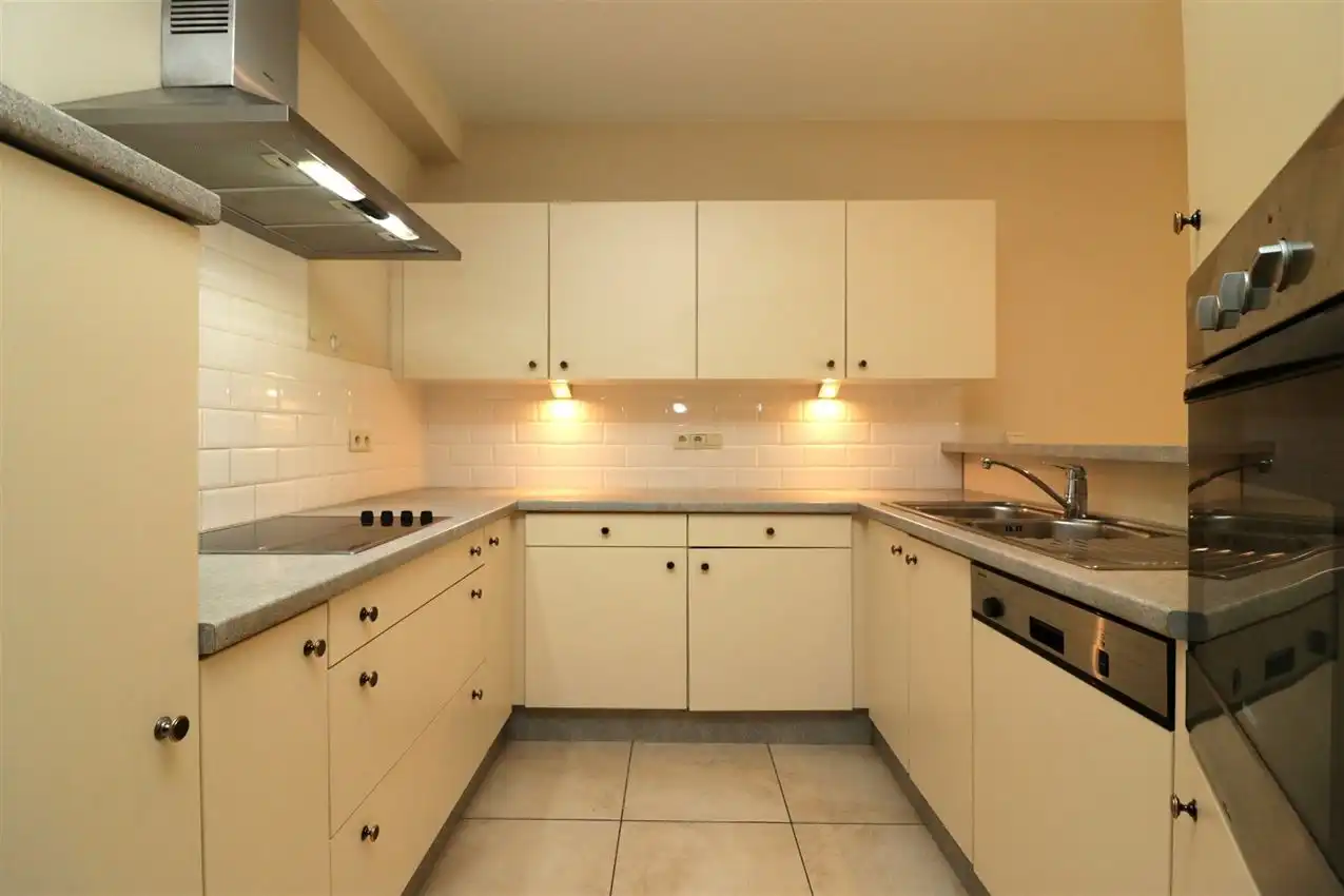 Appartement met 2 slpk., autostaanplaats en terras in centrum Aarschot foto 9