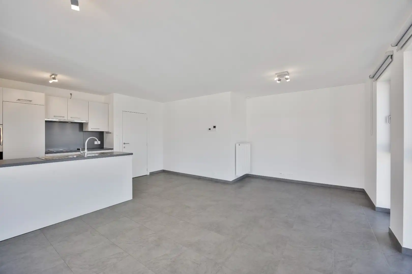 App te huur nabij centrum Halle: 2 slpks, terras, parking + kelder foto 7