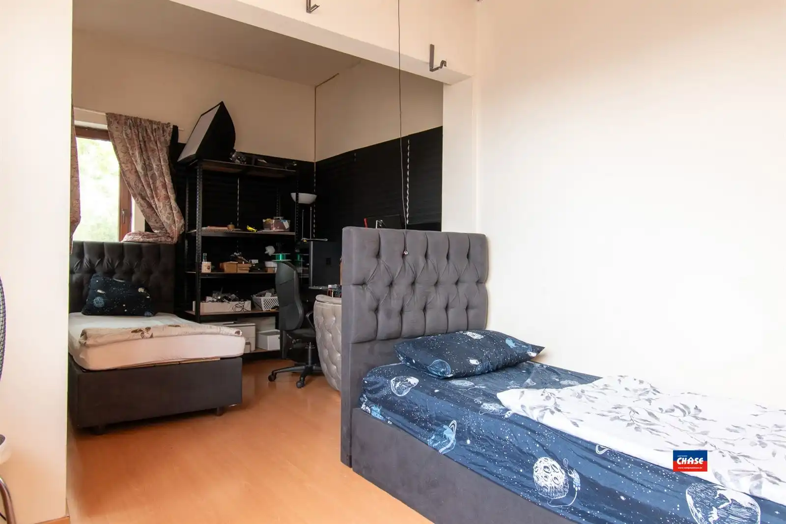 HOB met vier slaapkamers, tuin en garage foto 13