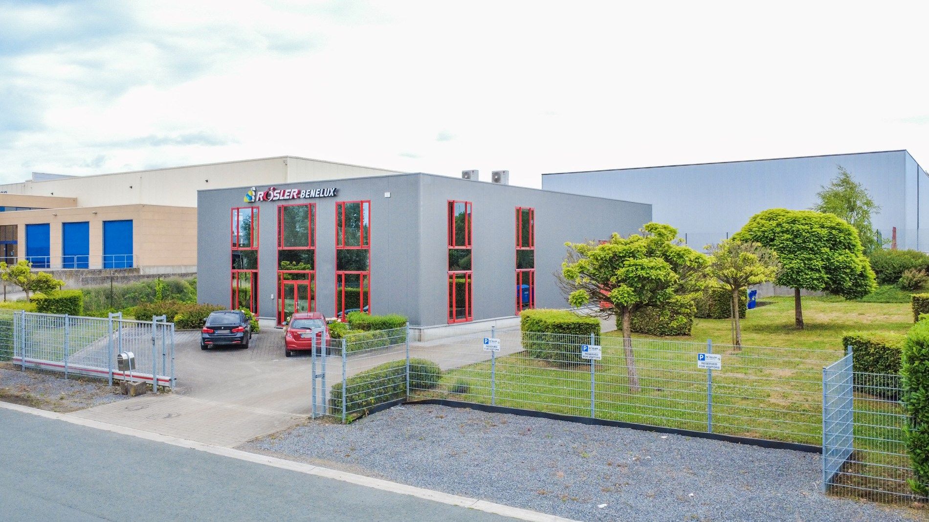 RUIM & COMM TOP GELEGEN INDUSTRIEEL GEBOUW ! foto {{pictureIndex}}