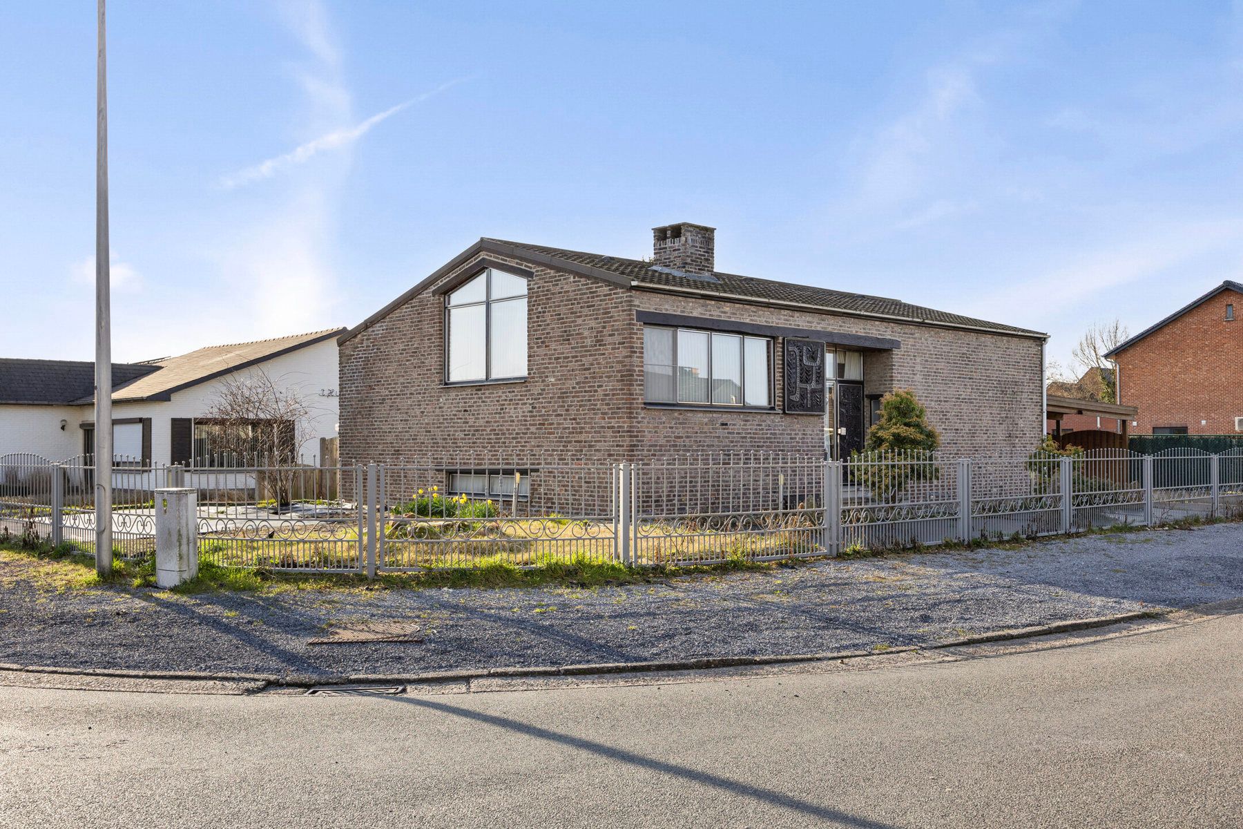 Ruime hoekwoning in Houthalen-Oost met enorm potentieel! foto 6