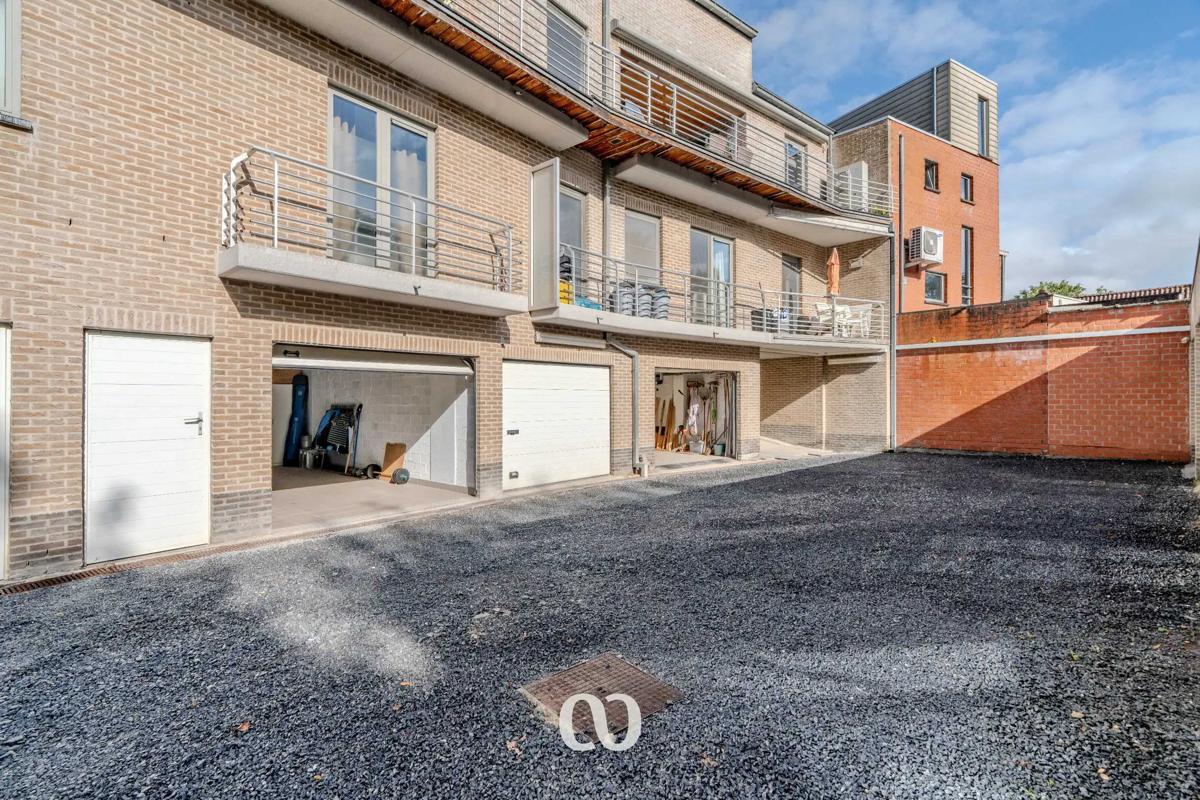 Instapklaar gelijkvloers appartement met private ingang en directe toegang tot de garage foto 22