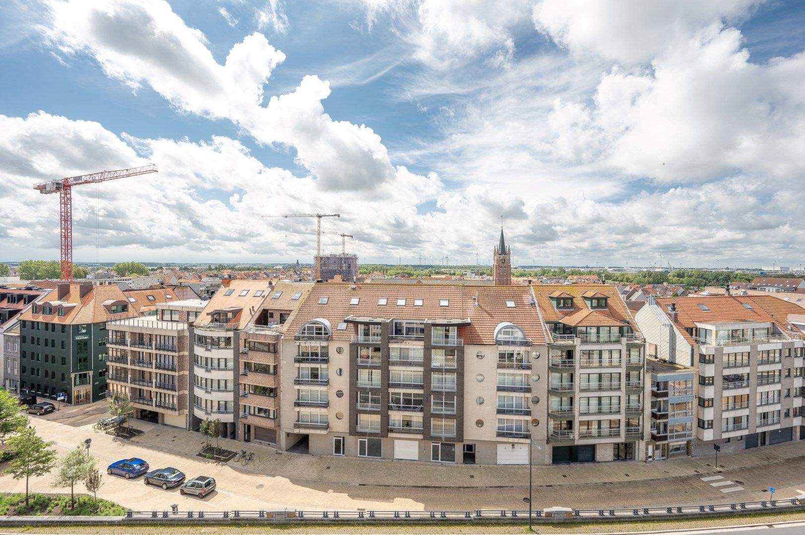 Ruim en zongericht appartement met 4 slaapkamers foto 18