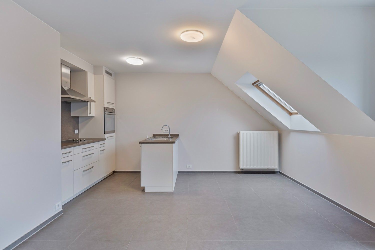 Verzorgd appartement met ruim terras foto 4