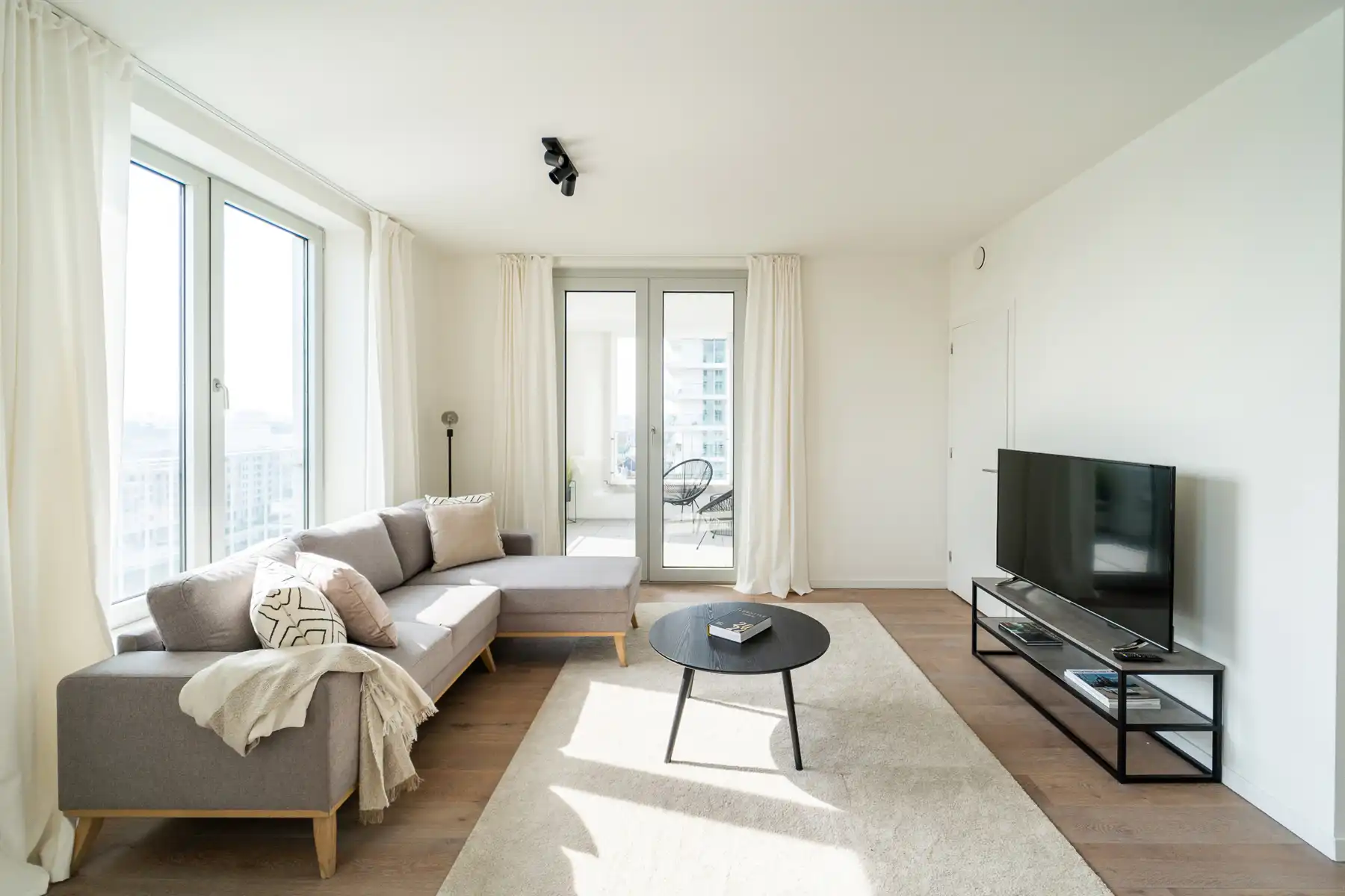 Gemeubeld appartement met 2slpks op 12e verdiep, 't Eilandje foto 5