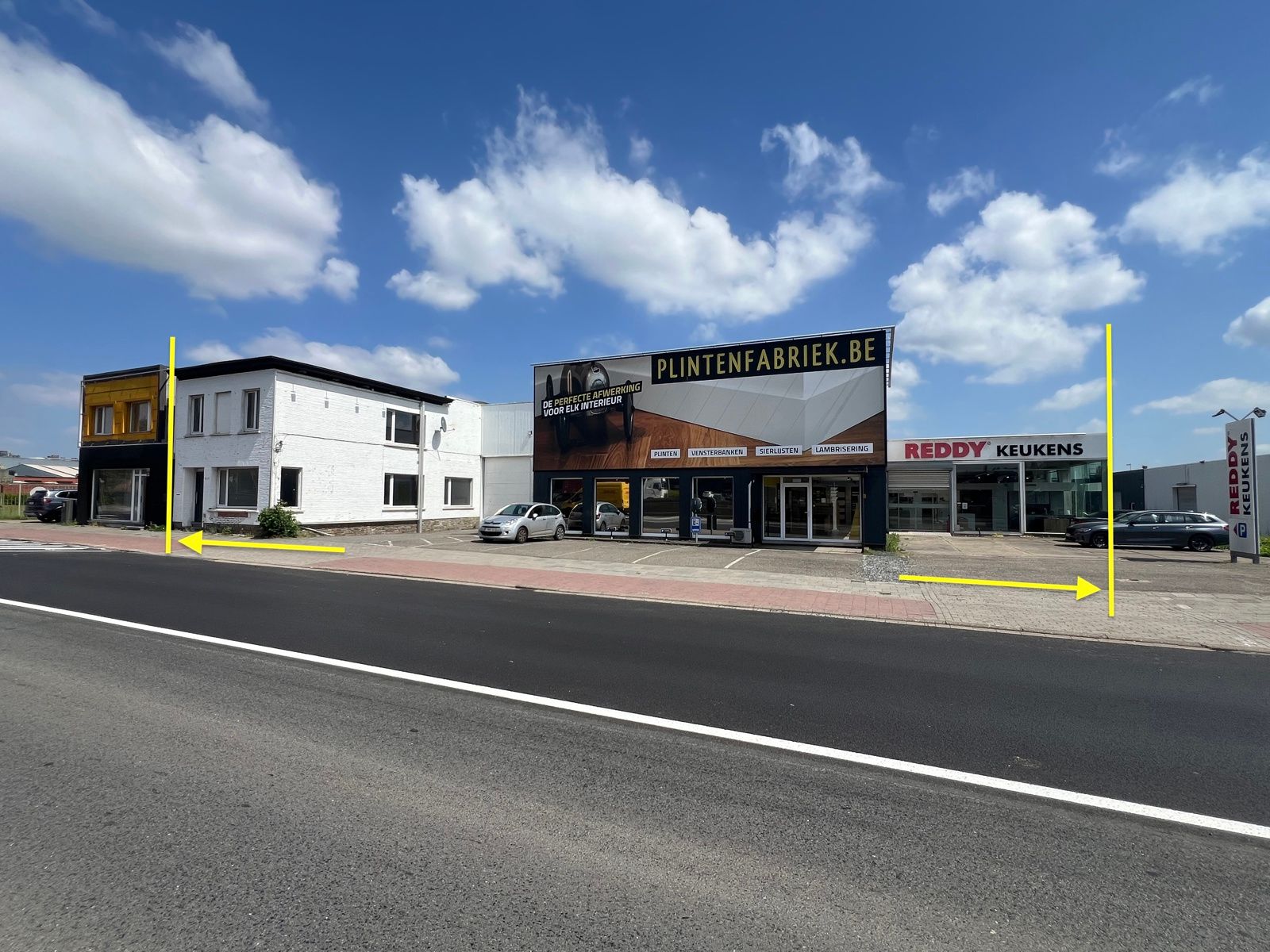 Opbrengsteigendom te koop. foto {{pictureIndex}}