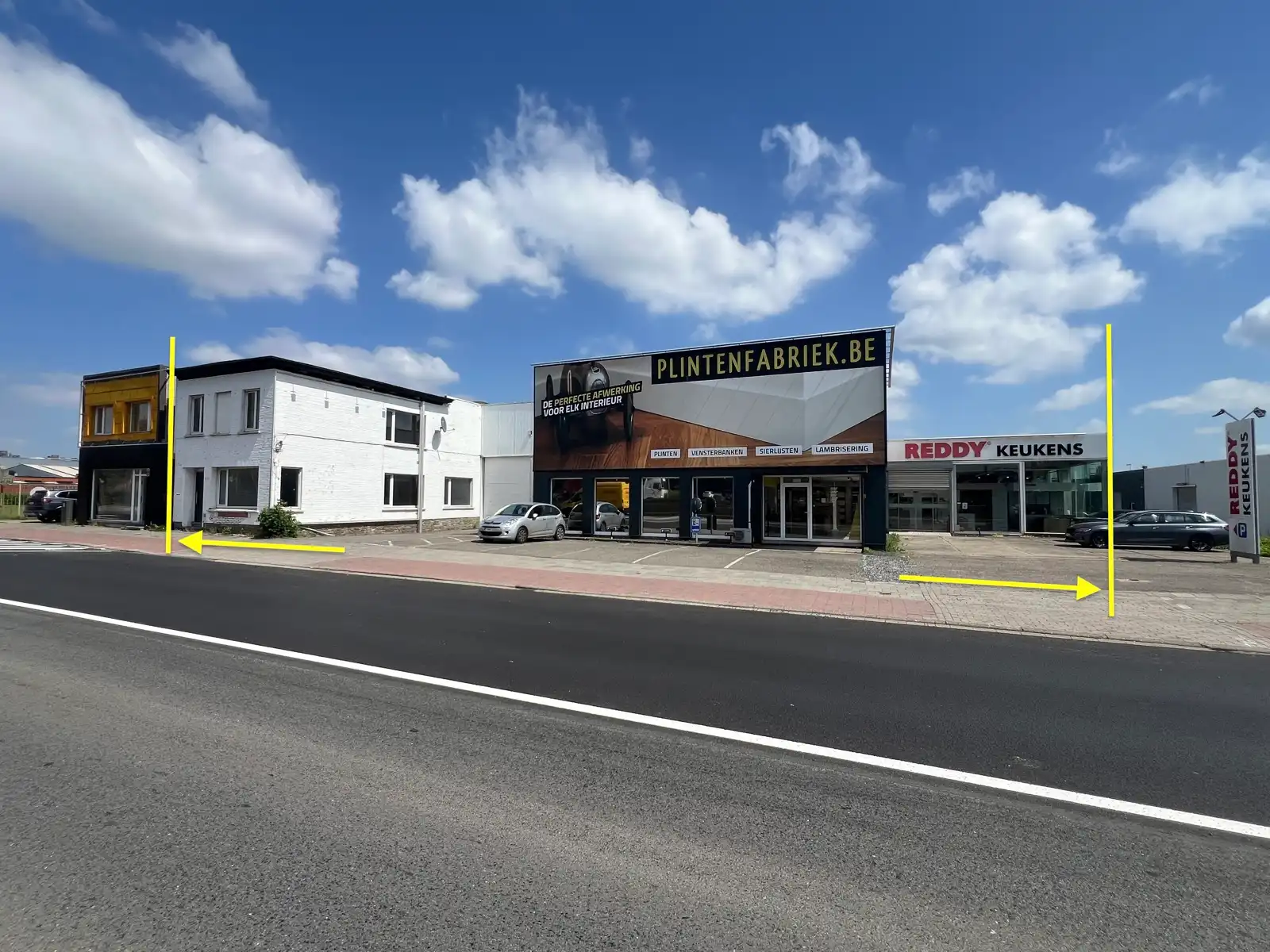 Opbrengsteigendom te koop. foto {{pictureIndex}}