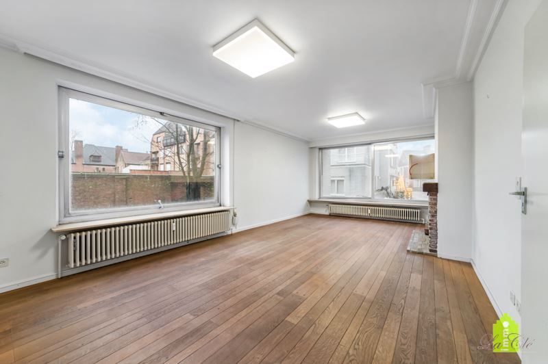 Vooraan Sint-Andries, LICHTRIJK RUIM HOEKAPPARTEMENT met bureau, 2 slaapkamers en zonnebalkon foto 2