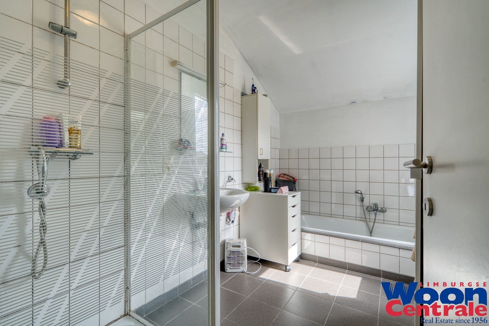 Instapklaar opbrengsteigendom of kangoeroewoning met twee ruime appartementen op perceel van 6a79ca foto 22