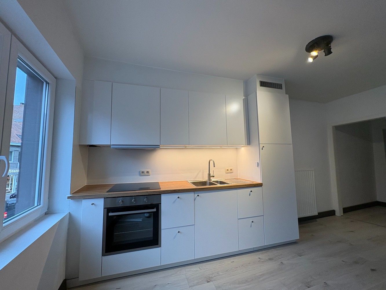 Lichtrijk appartement met 2 slaapkamers in het centrum van Torhout foto 3