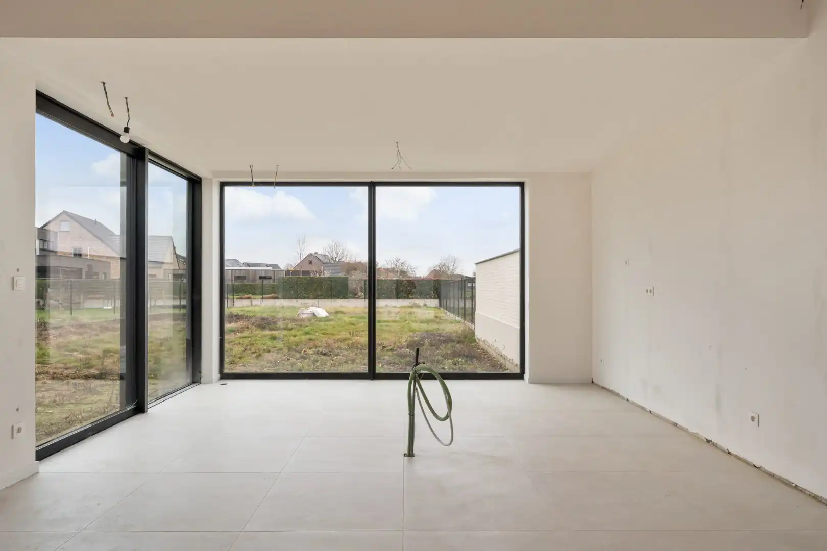 Exclusieve halfvrijstaande woning te koop na transformatie van bestaande hoeve naar 2 BEN-woningen!  foto 9