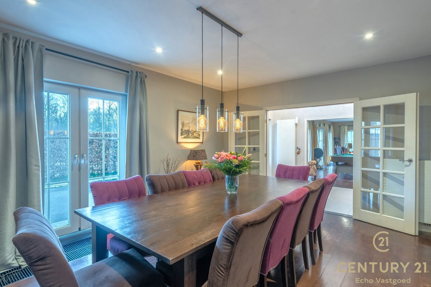 Villa met 5 slaapkamers, 3 badkamers en uniek groen uitzicht foto 15