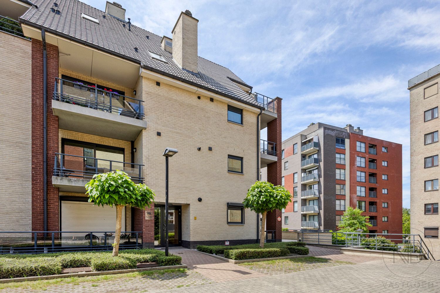 Riant appartement in het centrum van Genk met autostaanplaats! foto 2