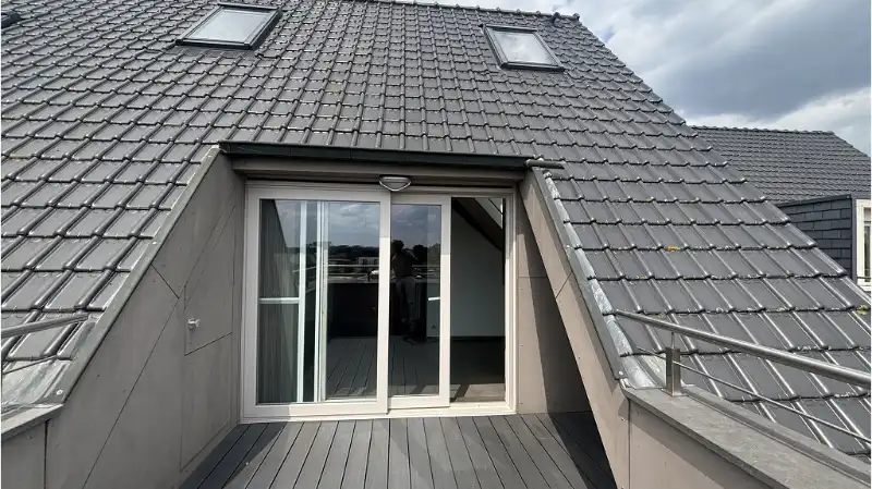 Instapklaar 2-slaapkamerappartement met TERRAS en AUTOSTANDPLAATS te huur in Torhout foto 11