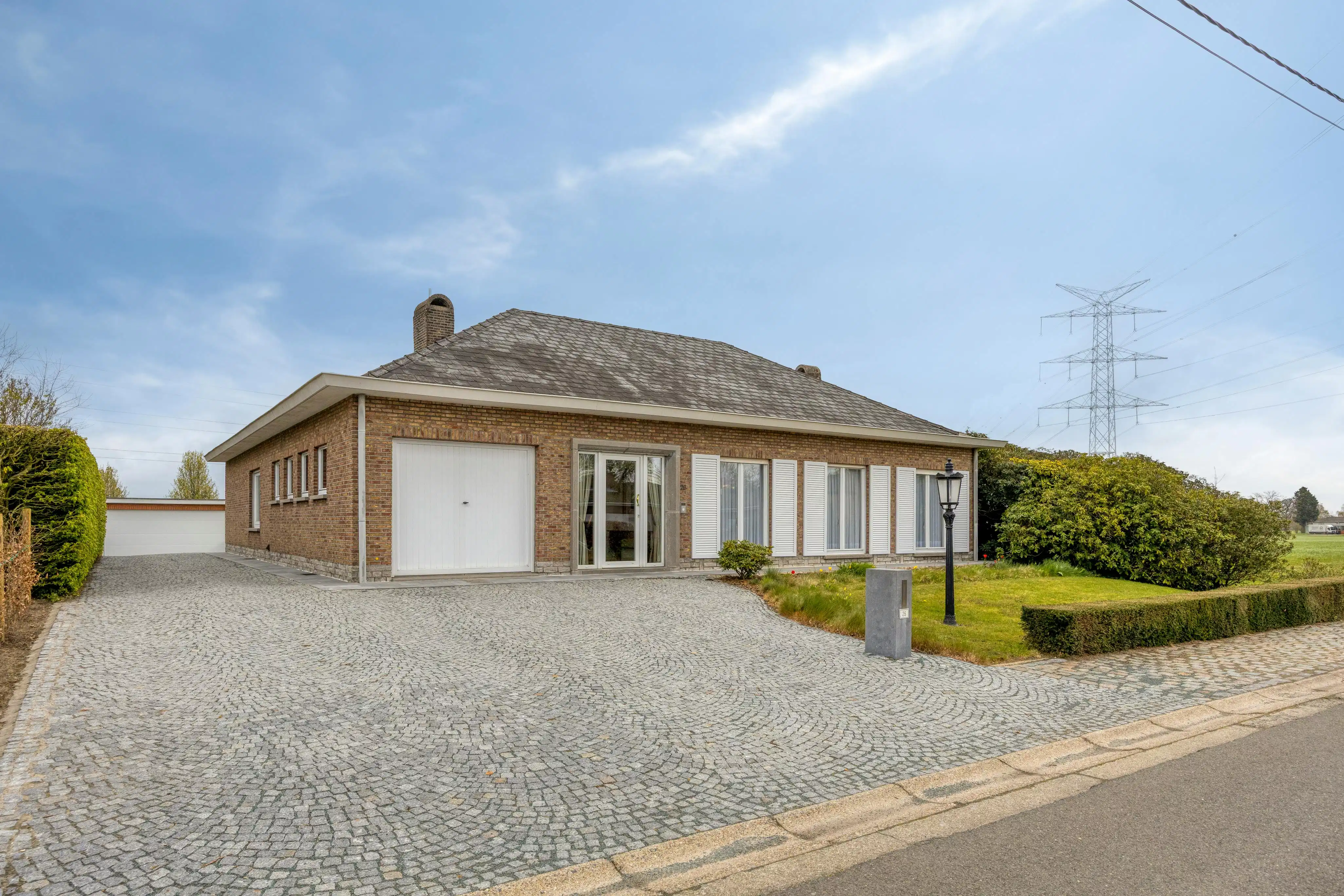 Landelijke laagbouw villa te koop in Reet op 2.500 m² foto 2