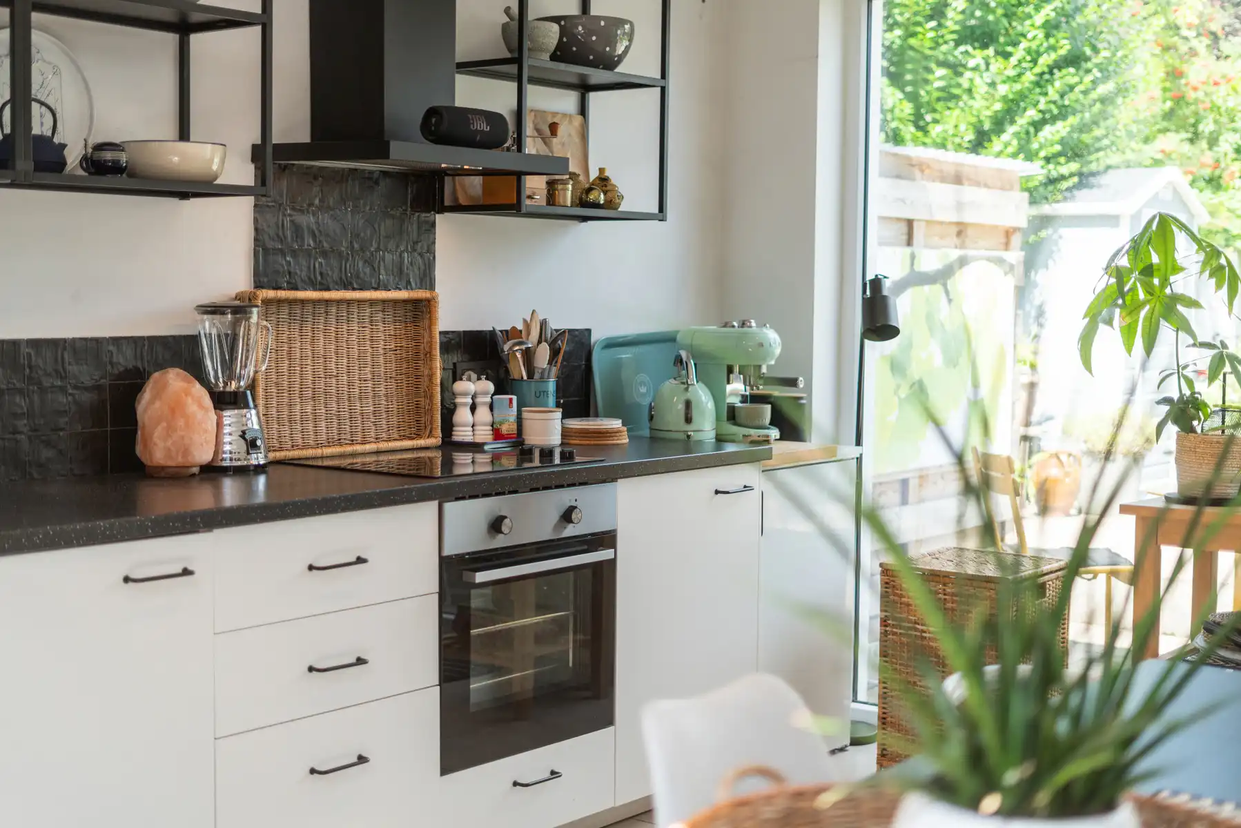 Volledig gerenoveerde rijwoning met stadstuin in Aalst foto 13