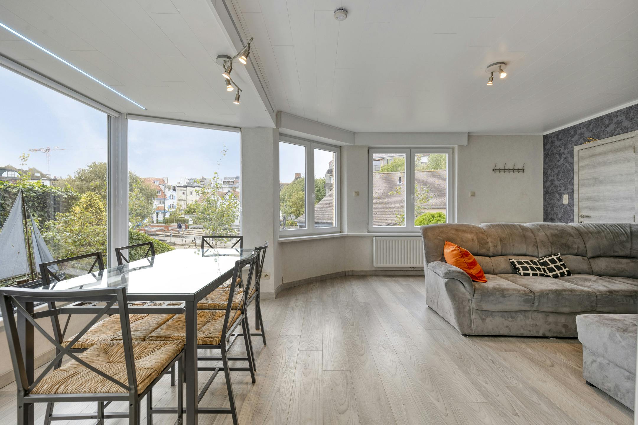 Gerenoveerd appartement (93m²) met zeer ruime tuin te De Panne foto 14