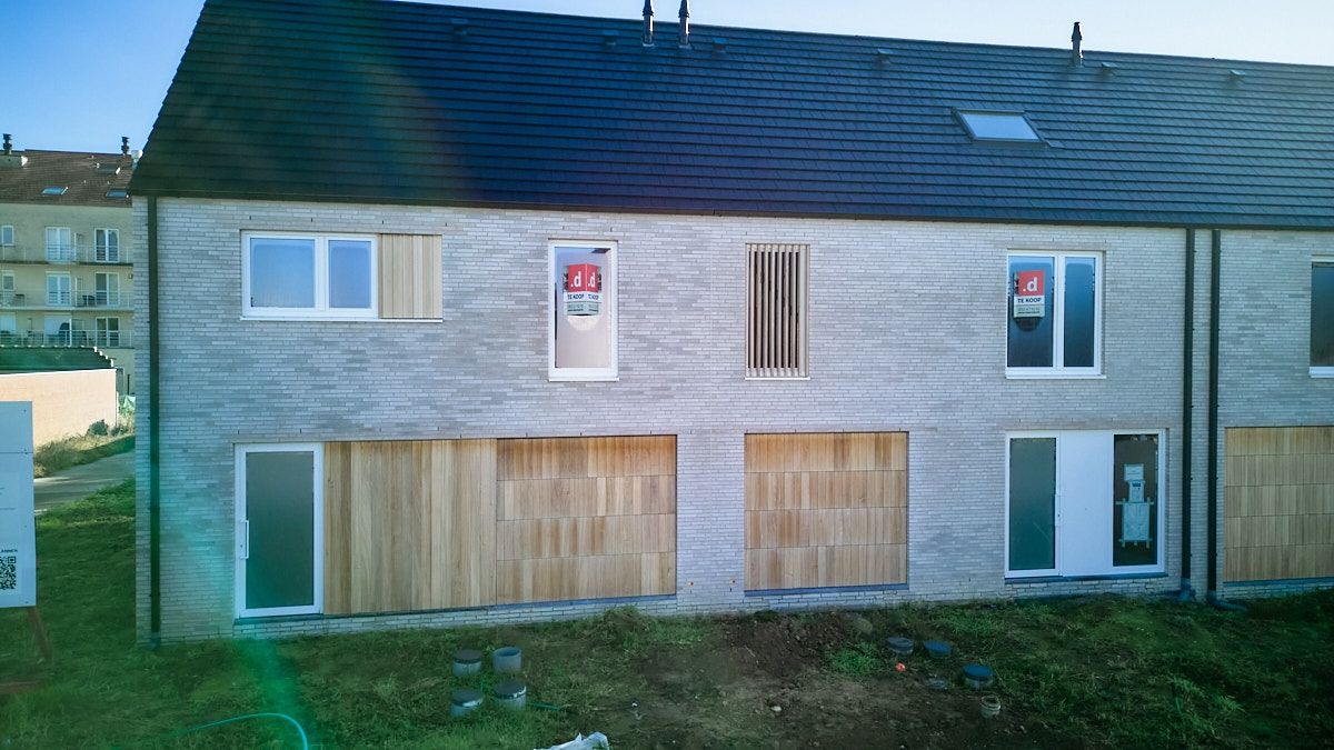 Energiezuinige halfopen bebouwing met 4 slpk's en garage foto {{pictureIndex}}