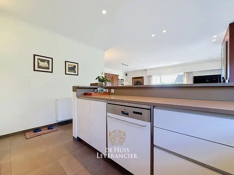 Kom levenslang genieten aan zee in deze instapklare gelijkvloerse villa op uitzonderlijke toplocatie in Oostduinkerke! foto 6