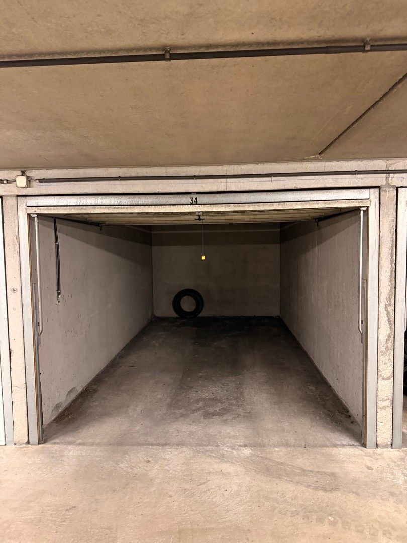 Garage te huur foto {{pictureIndex}}