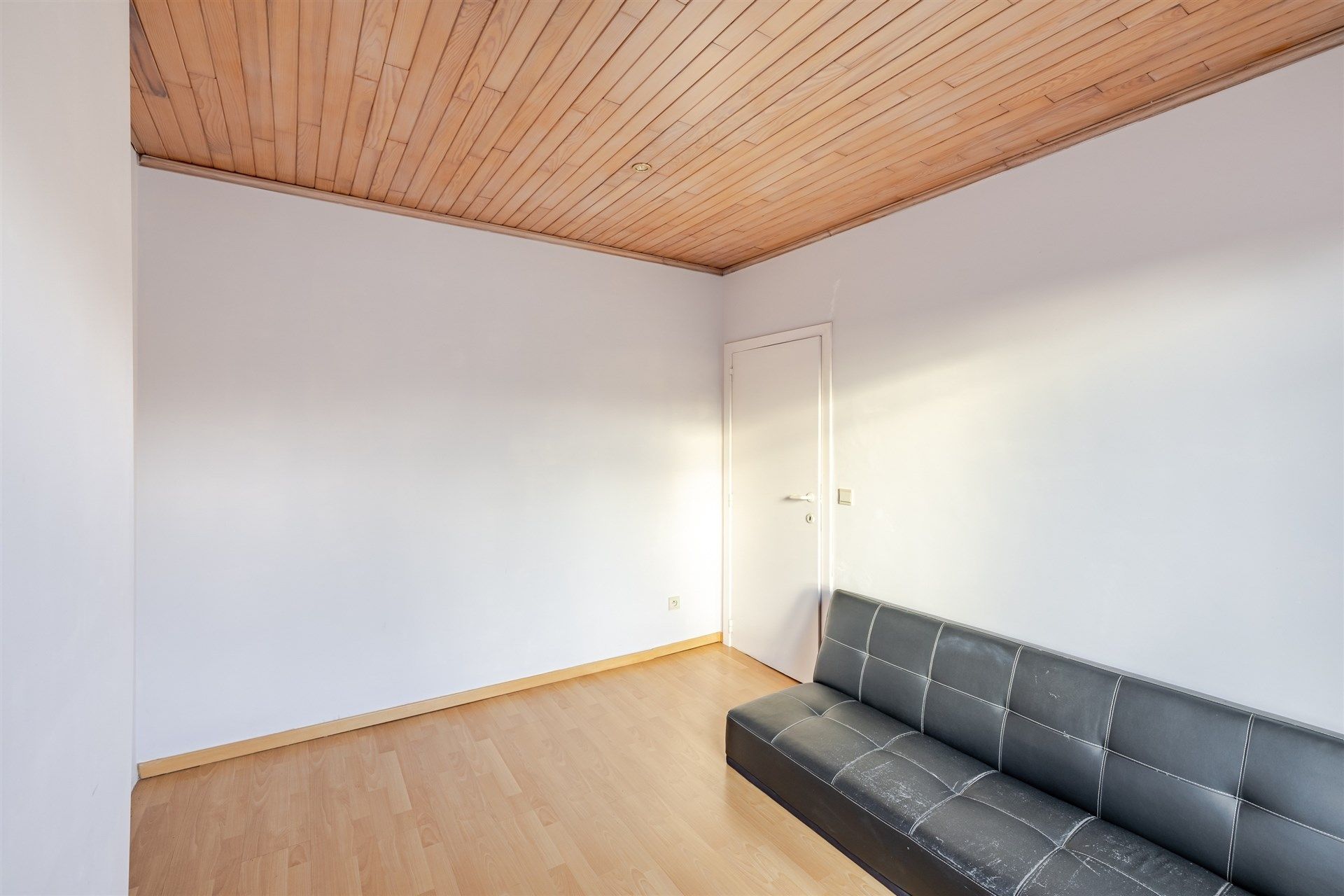 Gezellige rijwoning met uitzonderlijke grote tuin en externe garage in hartje Schellebelle foto 17