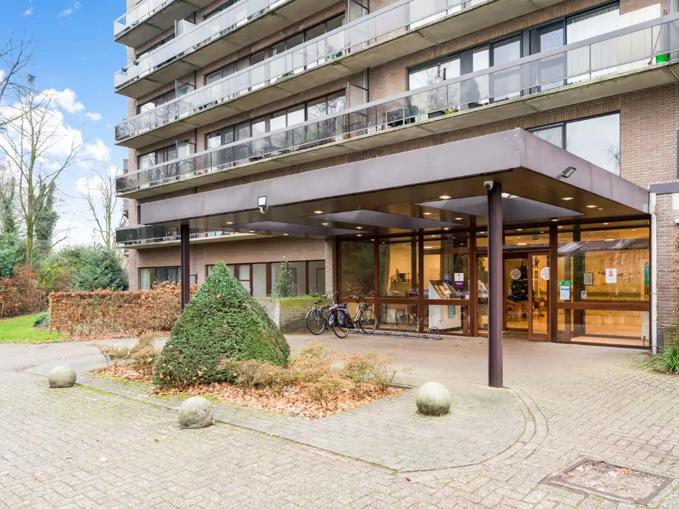 Keurige serviceflat op 5e verd. met terras foto 11