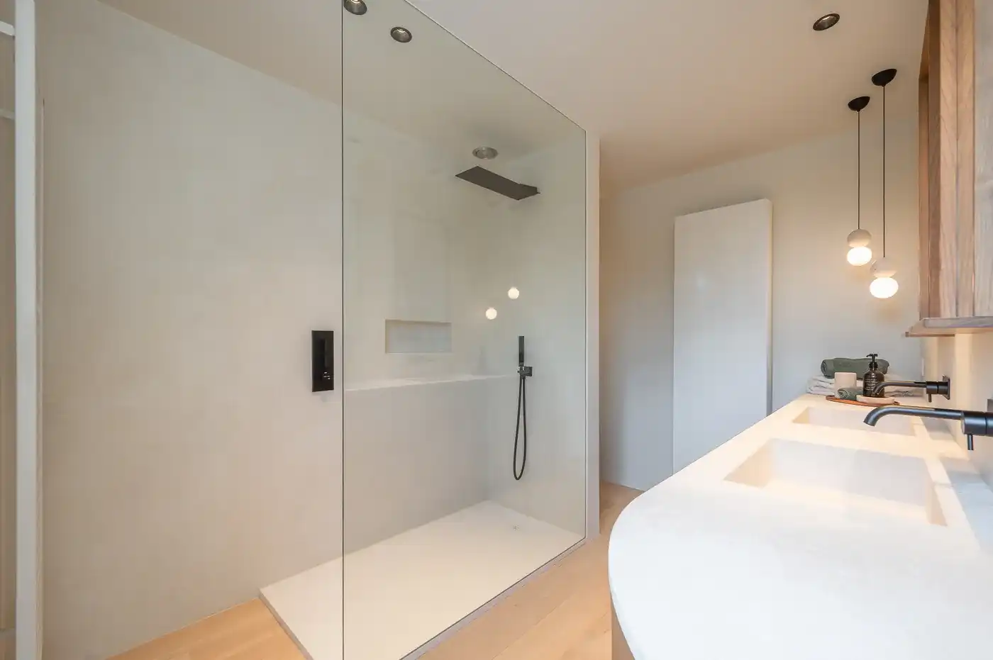 Luxueus gerenoveerde villa met zwembad op een toplocatie in een rustige residentiële wijk van het Zoute. foto 26