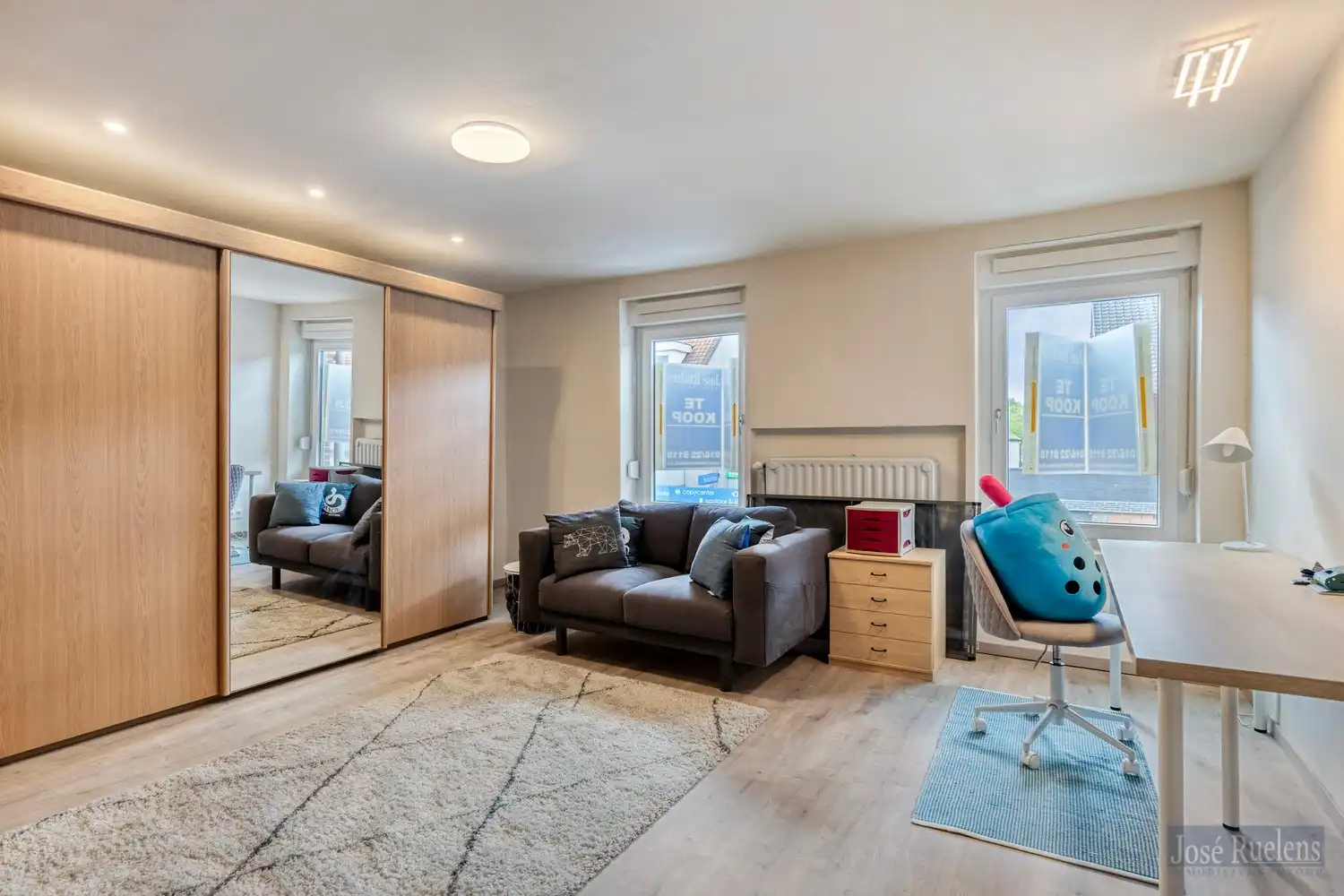 Goede gelegen gezinswoning met zij-ingang en grote tuin. foto 19