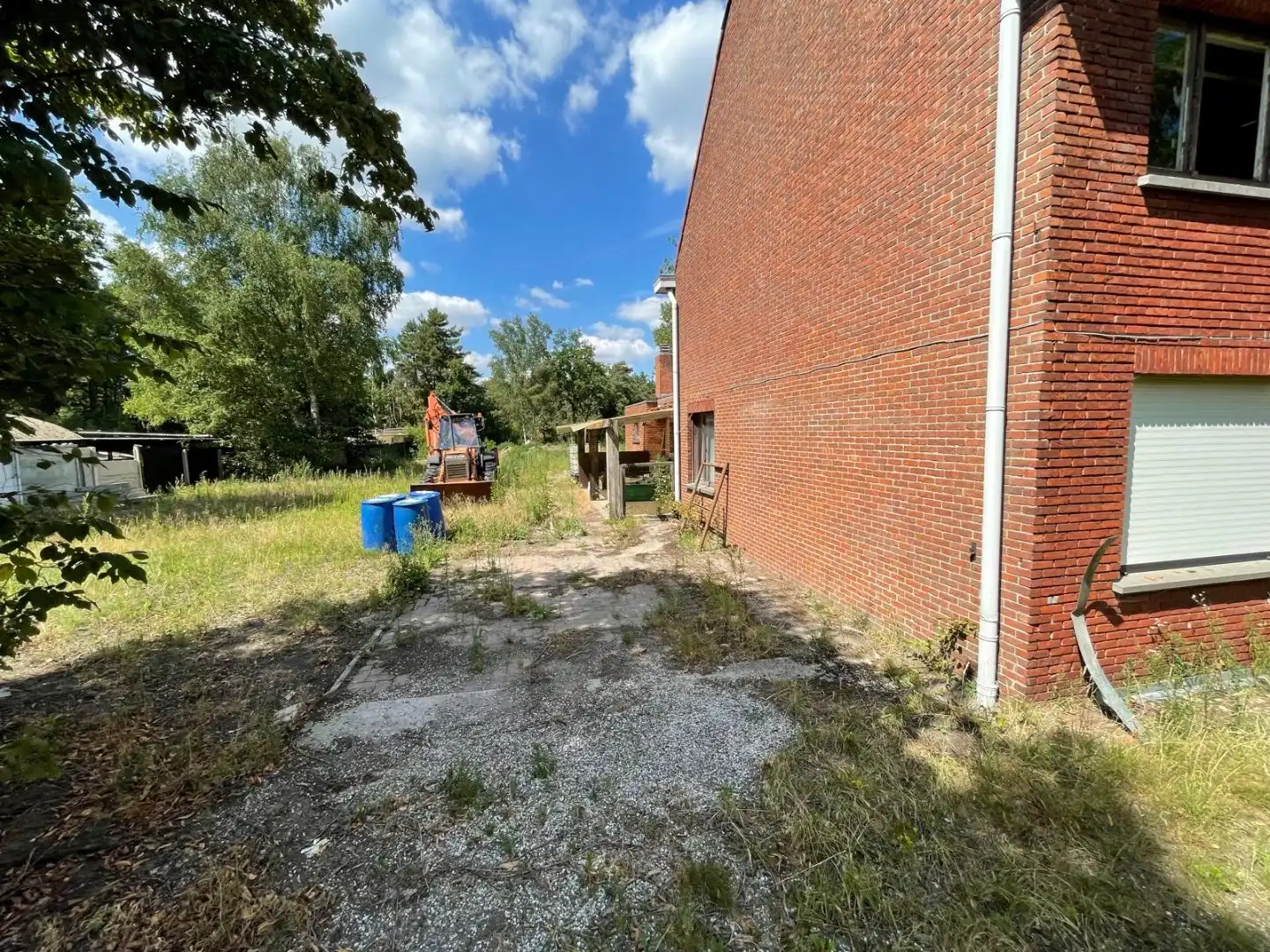 Twee halfopen bebouwingen samen te koop  met uitzicht op natuur en water foto 14