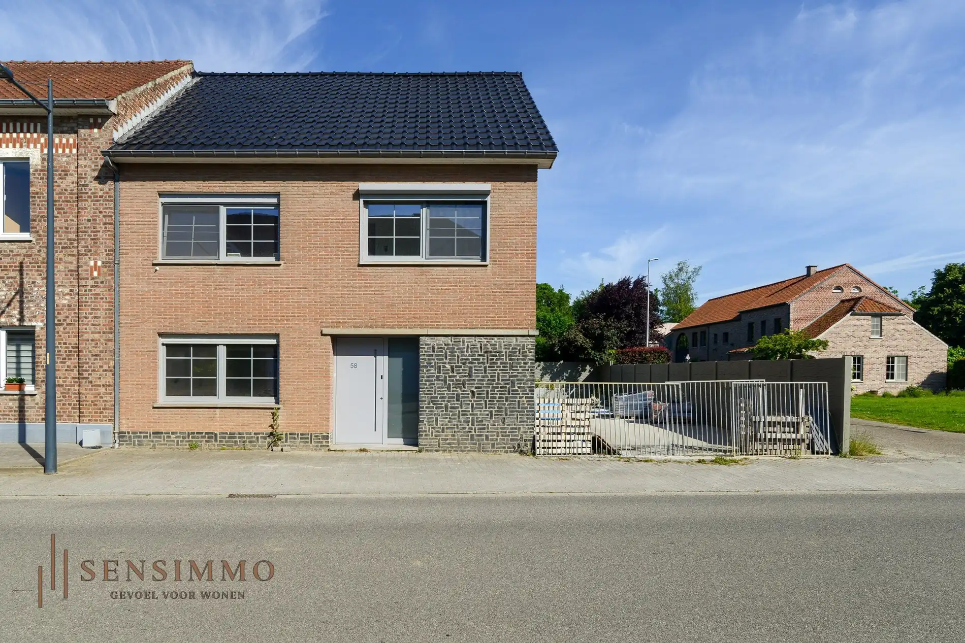 Uitzonderlijk ruime gezinswoning met zwembad in het landelijke Nerem foto 2