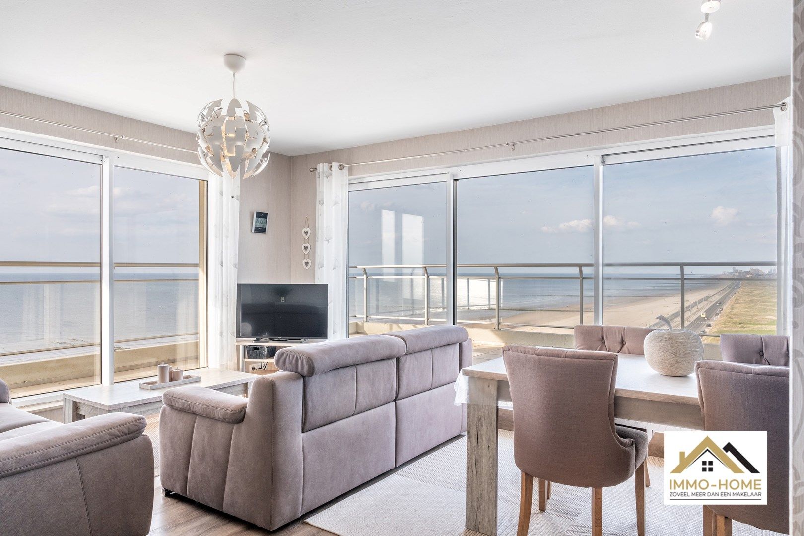 Prachtig hoekappartement met frontaal zeezicht foto 2