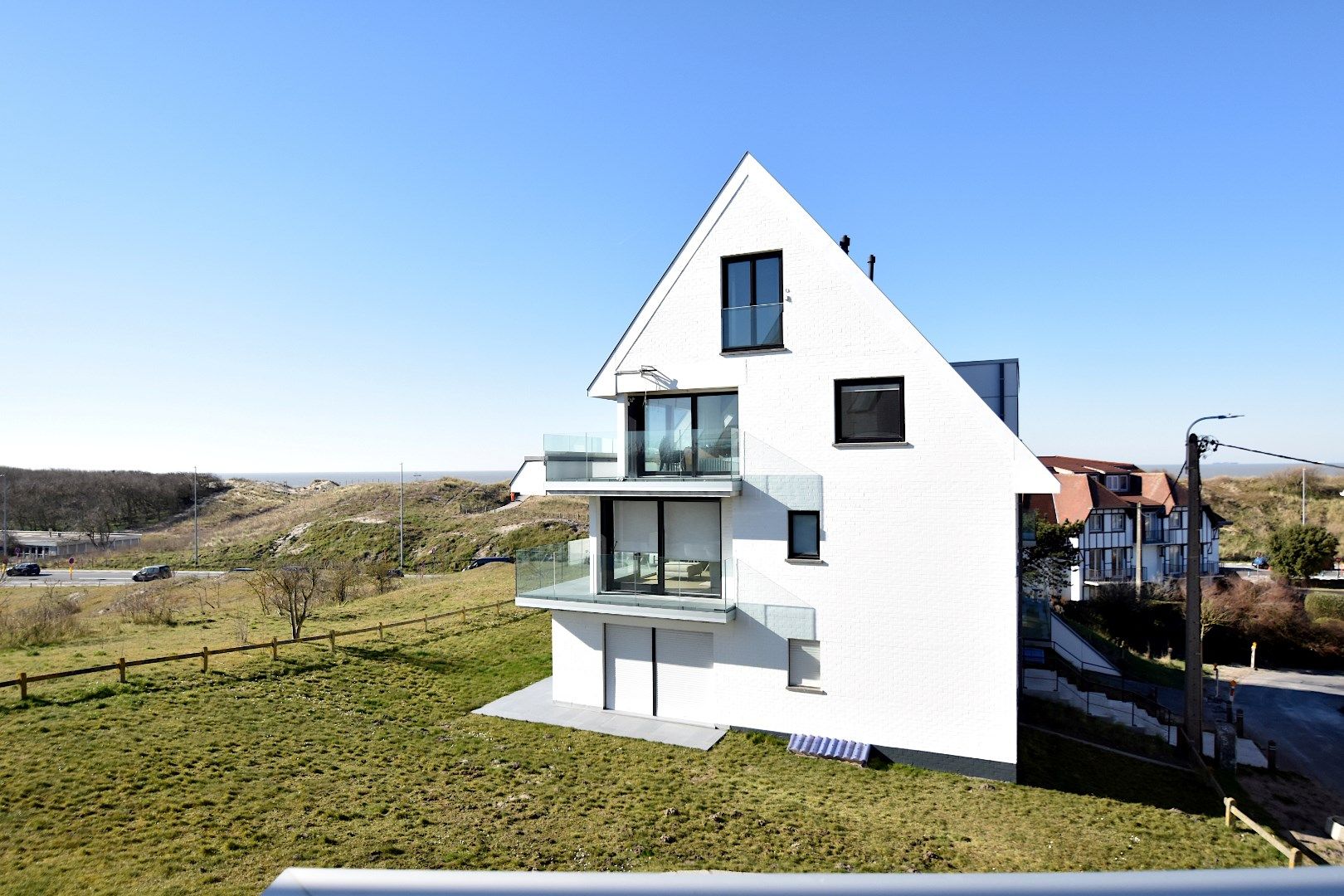 Lichtrijk appartement met adembenemend zicht op de duinen en de zee foto 7