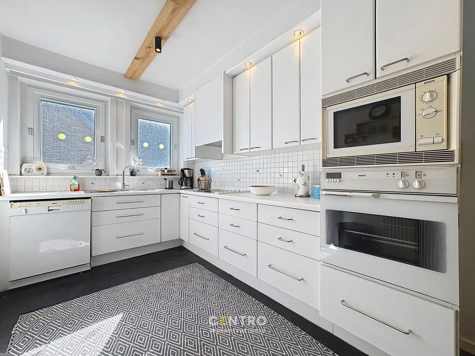 Instapklaar HANDELSPAND te koop met MAGAZIJN (stockage of parkeerplaatsen) en ruim APPARTEMENT (3 slpkms) langs dé Maalse Steenweg te Brugge (Sint-Kruis) foto 17