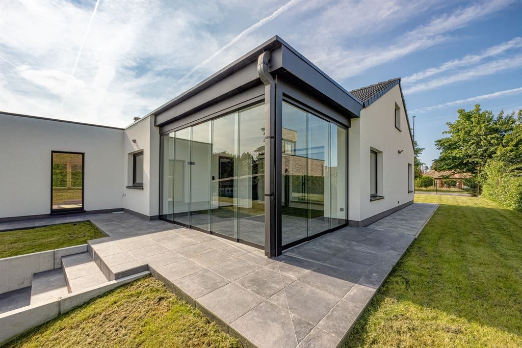 Stijlvol gerenoveerde villa met ruime tuin foto 6