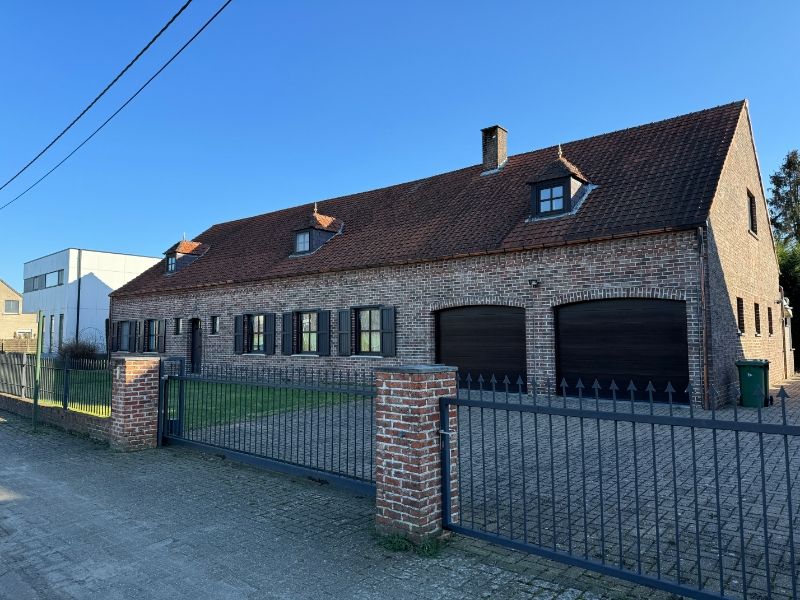 Riante hoeve op zonnig perceel 1530m²! foto {{pictureIndex}}