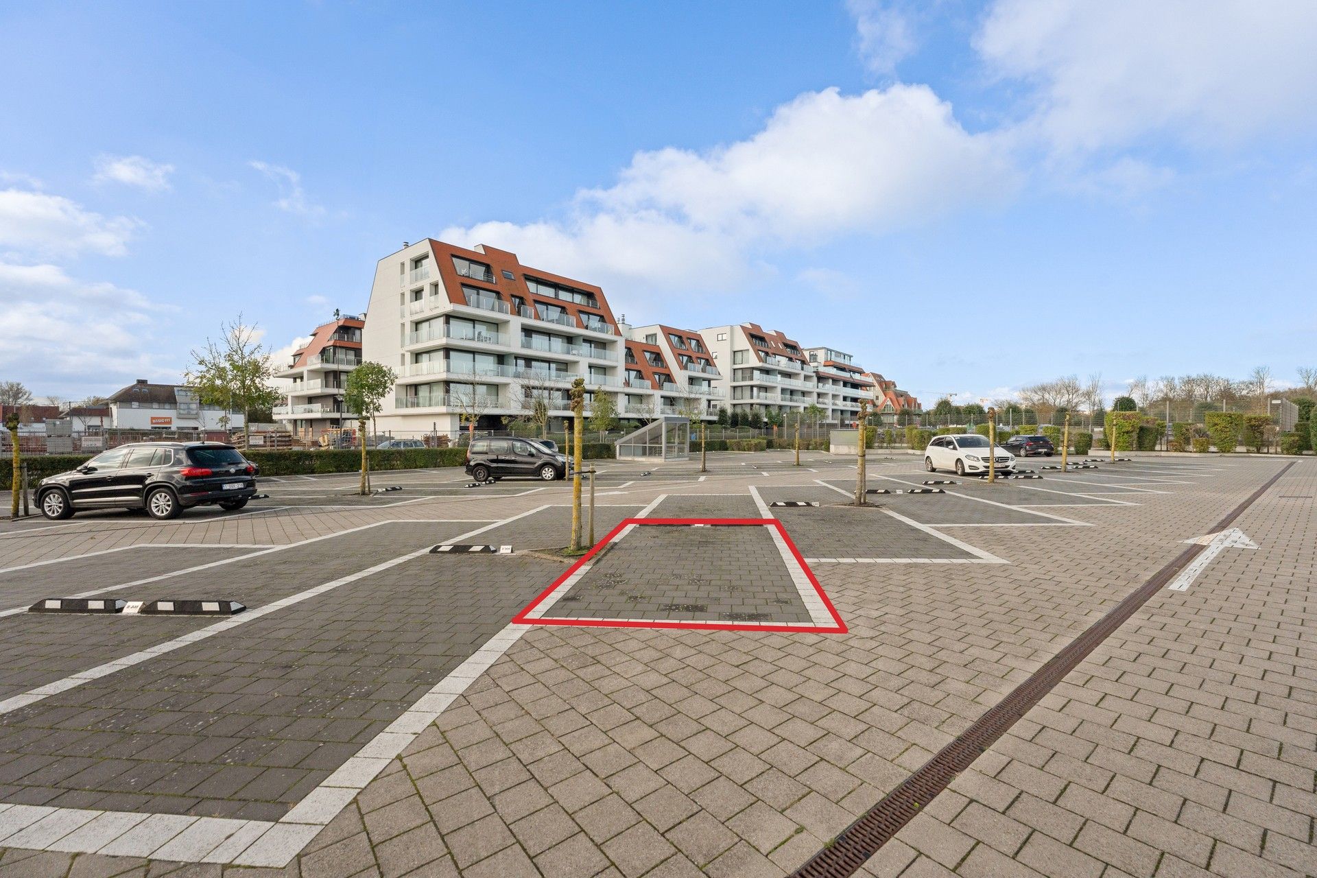 Bovengrondse parkeerplaats – Residentie Nautilus, Nieuwpoort. foto {{pictureIndex}}