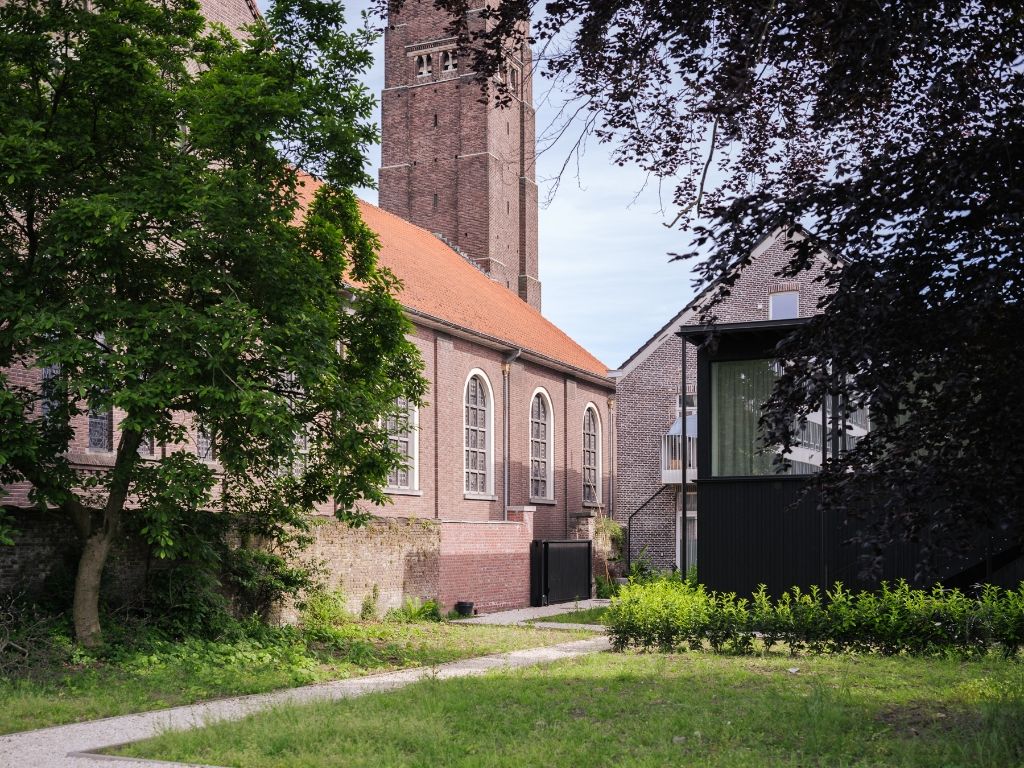 Stijlvol appartement met twee slaapkamers, terras en privatieve binnentuin met tuinpaviljoen foto 3