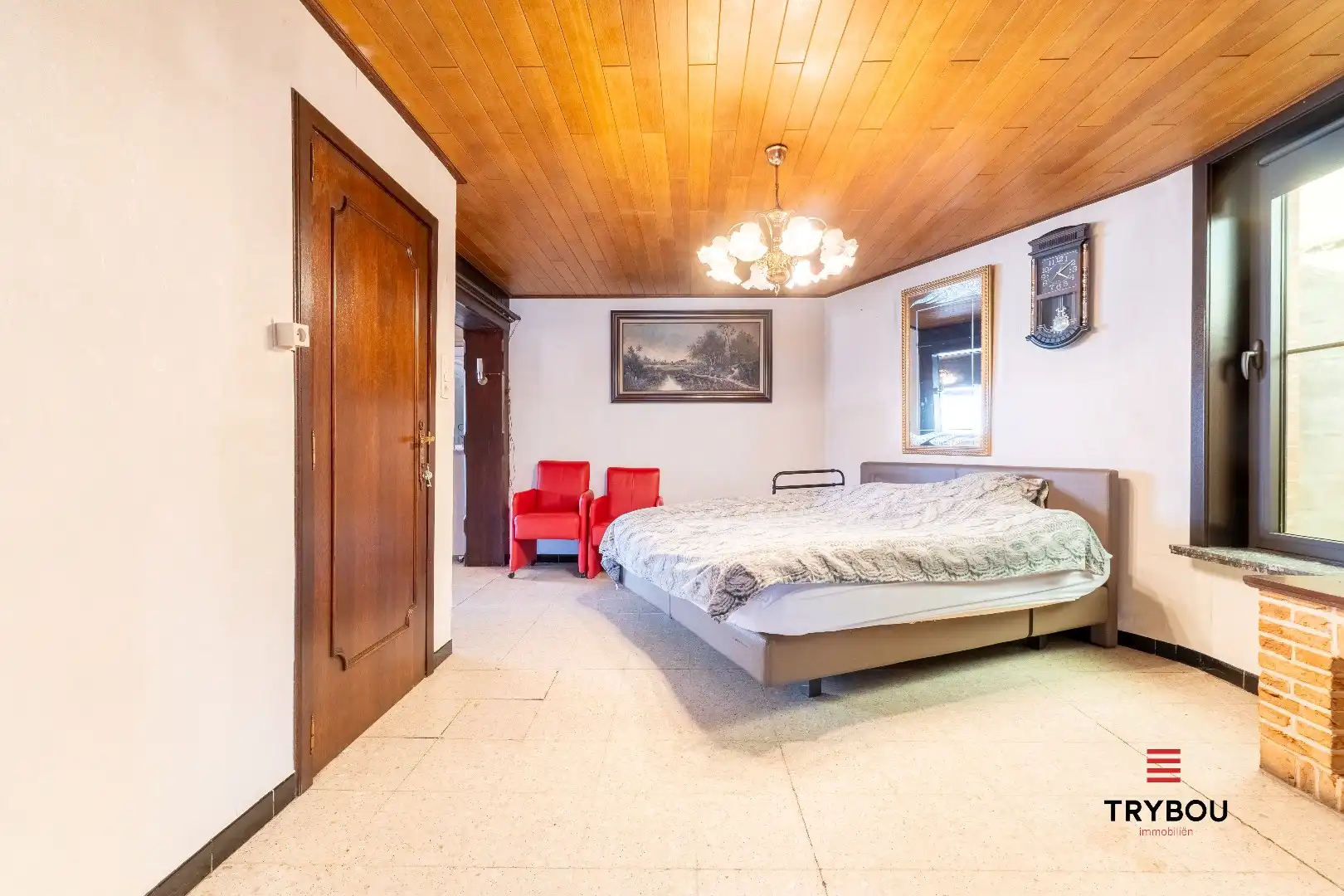 Verrassend ruime woning aan de rand van Houthulst op ruim perceel van 720m². foto 6