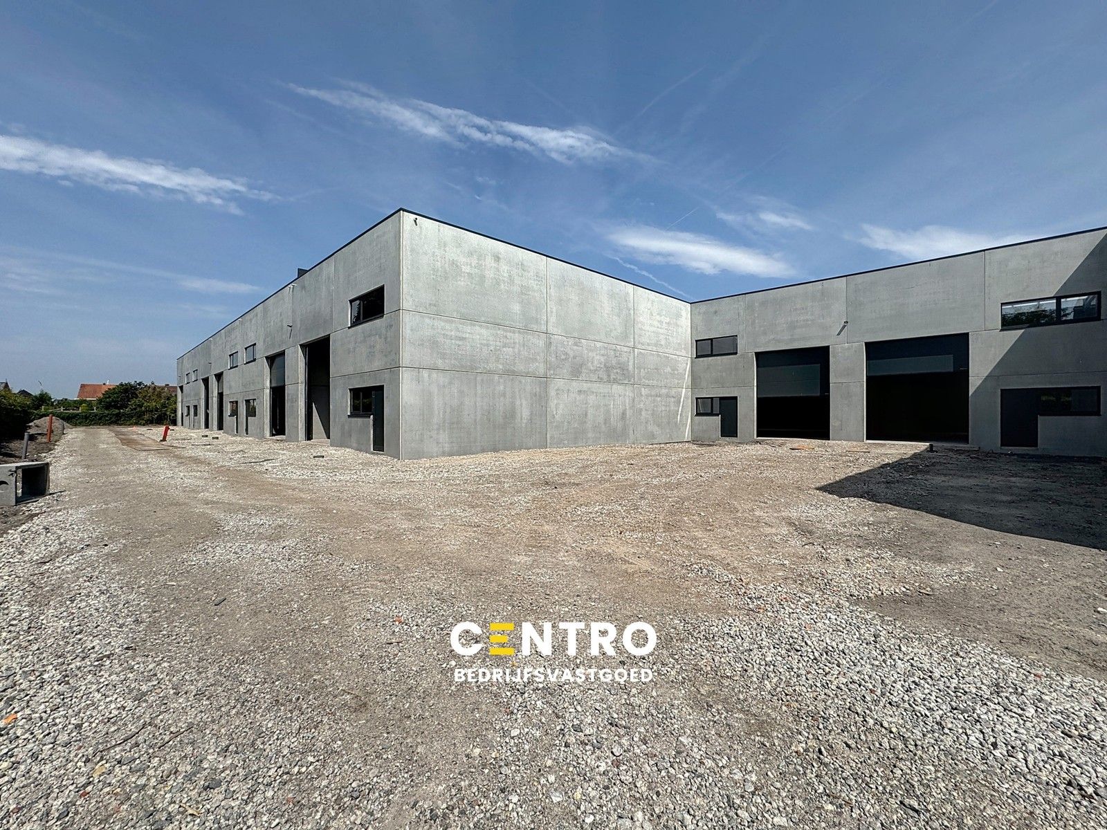 NIEUWBOUW KMO-Unit (312m2) te Eeklo vlakbij de N9! foto {{pictureIndex}}