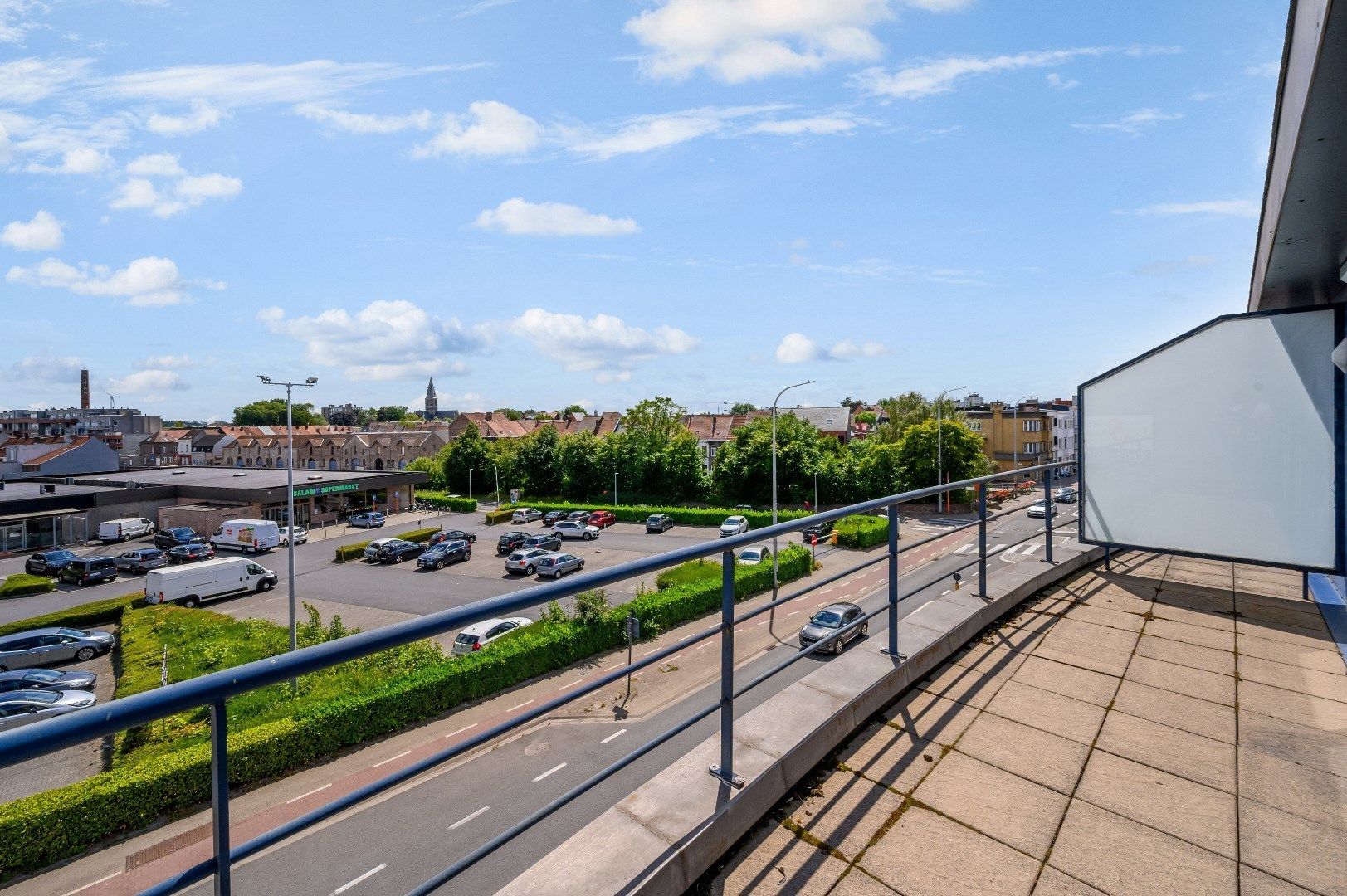 Instapklaar appartement met ruim terras foto 7