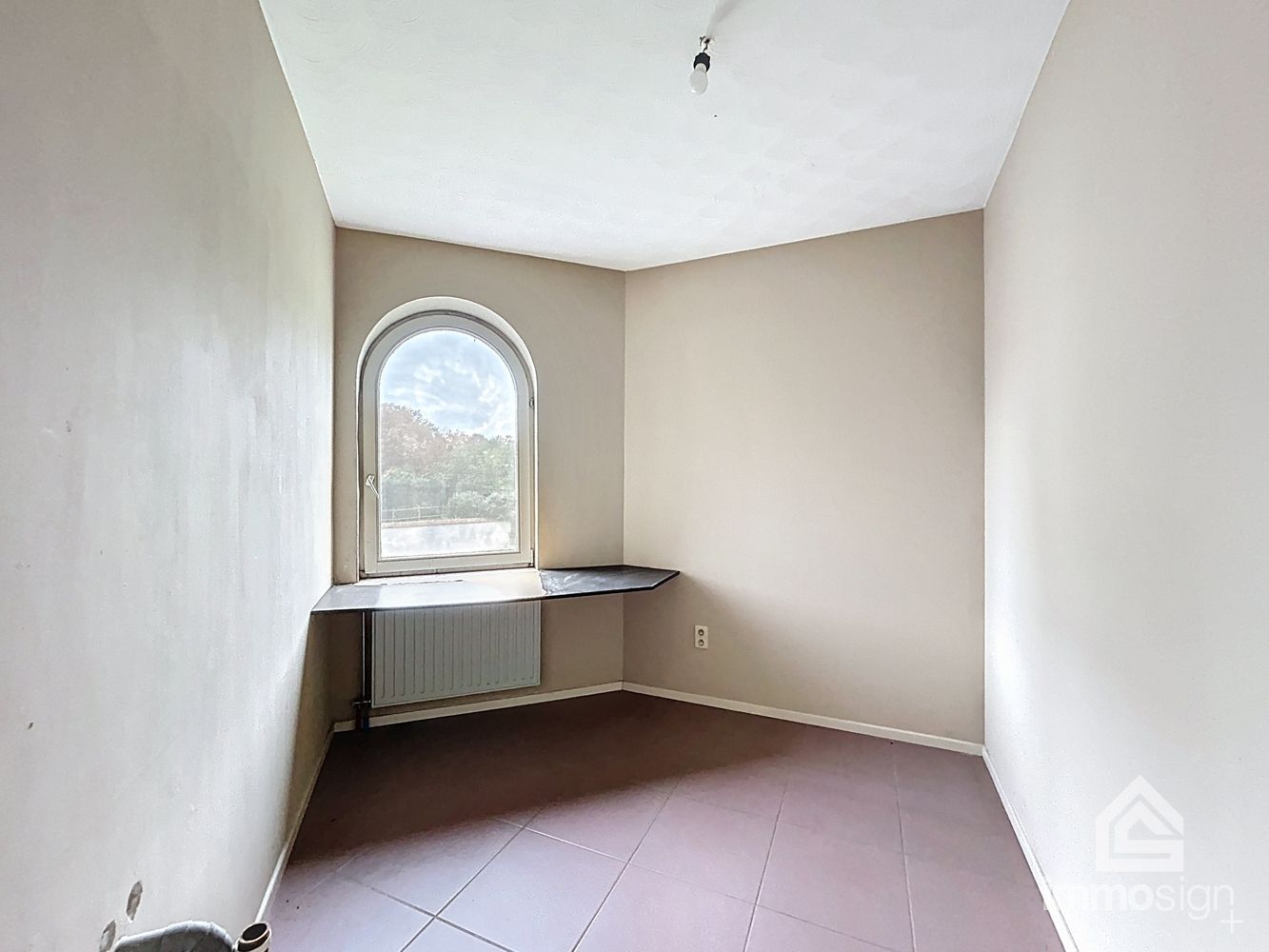 Bedrijfshal, kantoren en twee woonunits. Werken en wonen combineren op één strategische locatie! foto 23